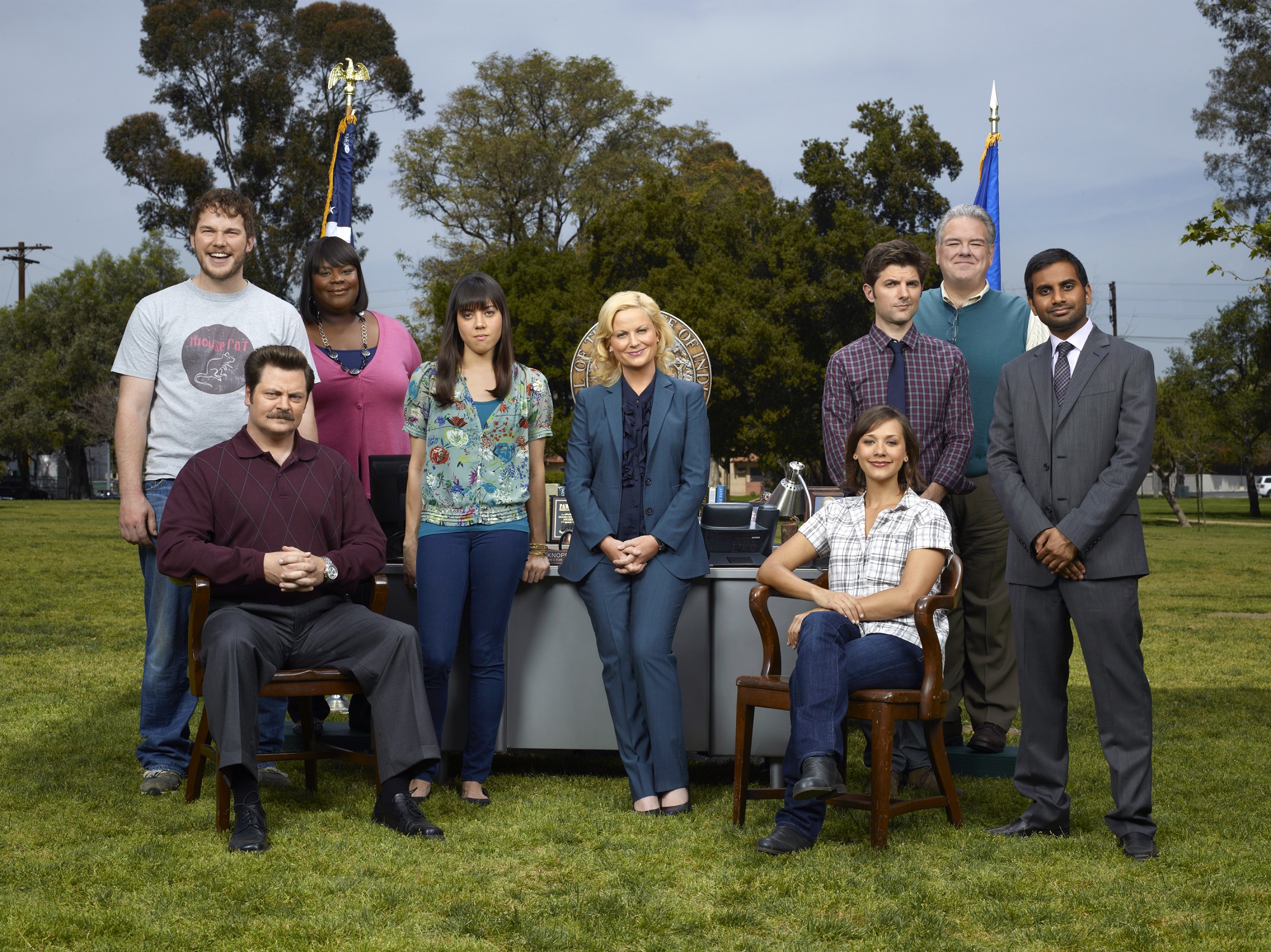 (l-r) Chris Pratt, Nick Offerman, Retta, Aubrey Plaza, Amy Poehler, Rashida Jones, Adam Scott, Jim O'Heir, Aziz Ansari in 'Parks and Recreation' Season 3