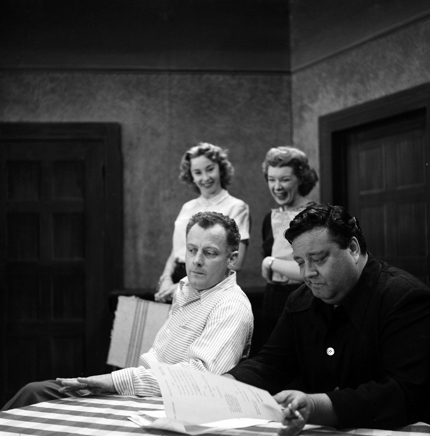 The cast of 'The Honeymooners' on set