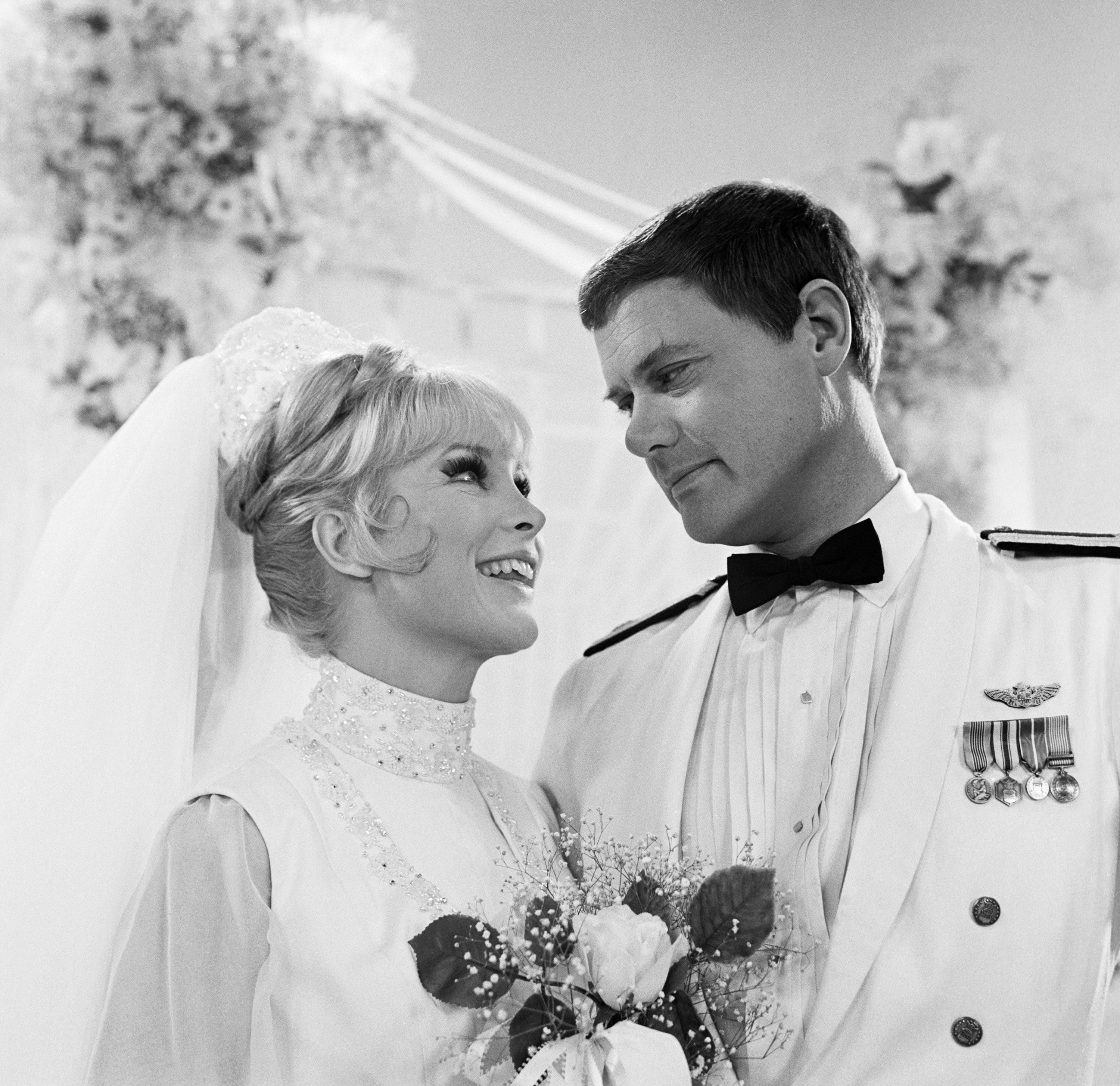 Barbara Eden and Larry Hagman of 'I Dream of Jeannie' 