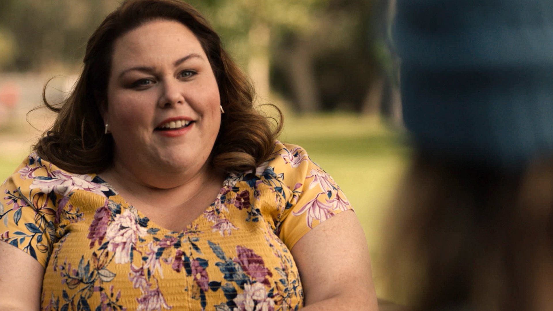 Chrissy Metz as Kate, Annie Funke as Ellie on 'This Is Us' Season 5 Episode 3