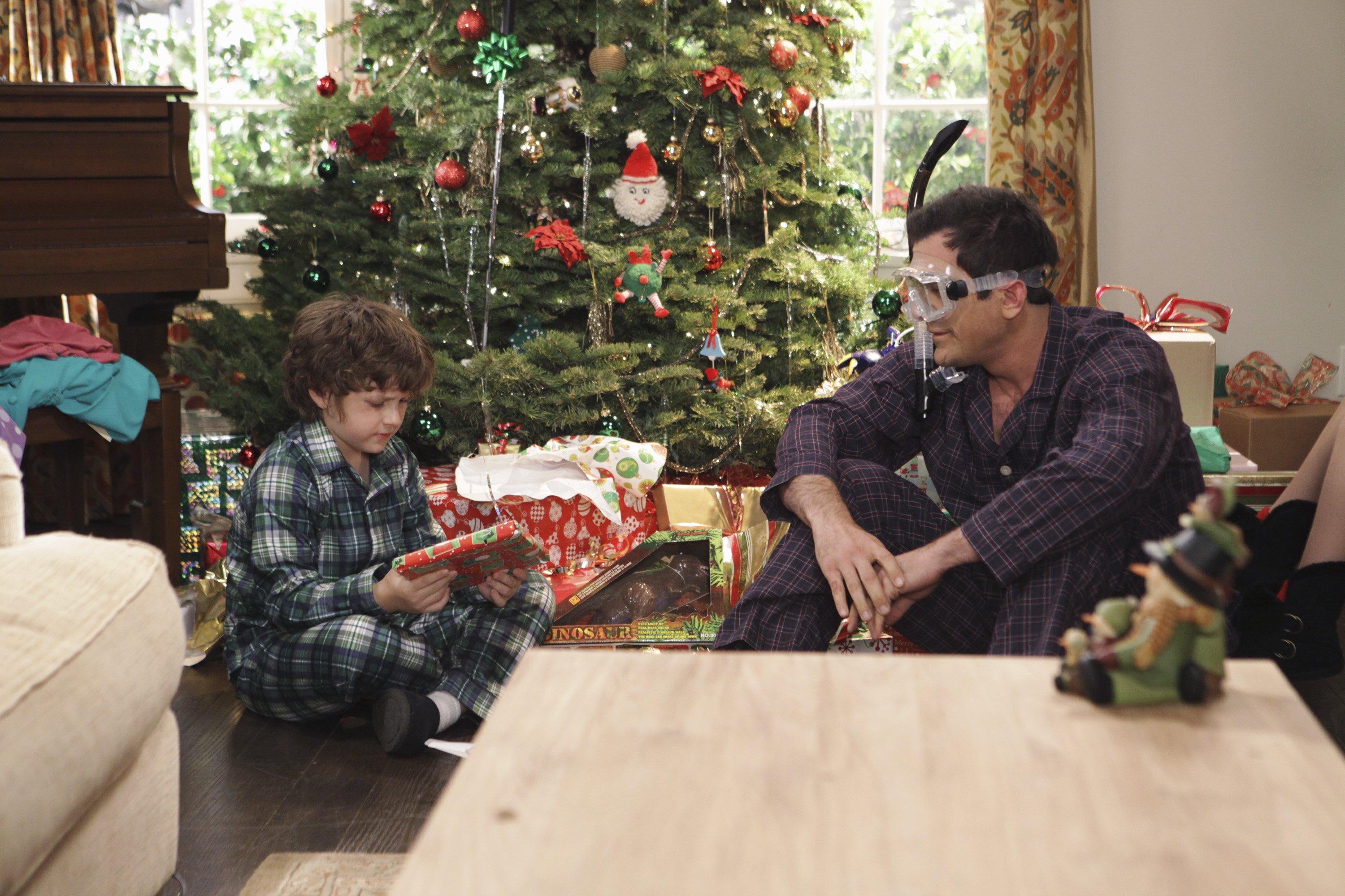 ABC's 'Modern Family' Episode Titled 'Undeck the Halls' 