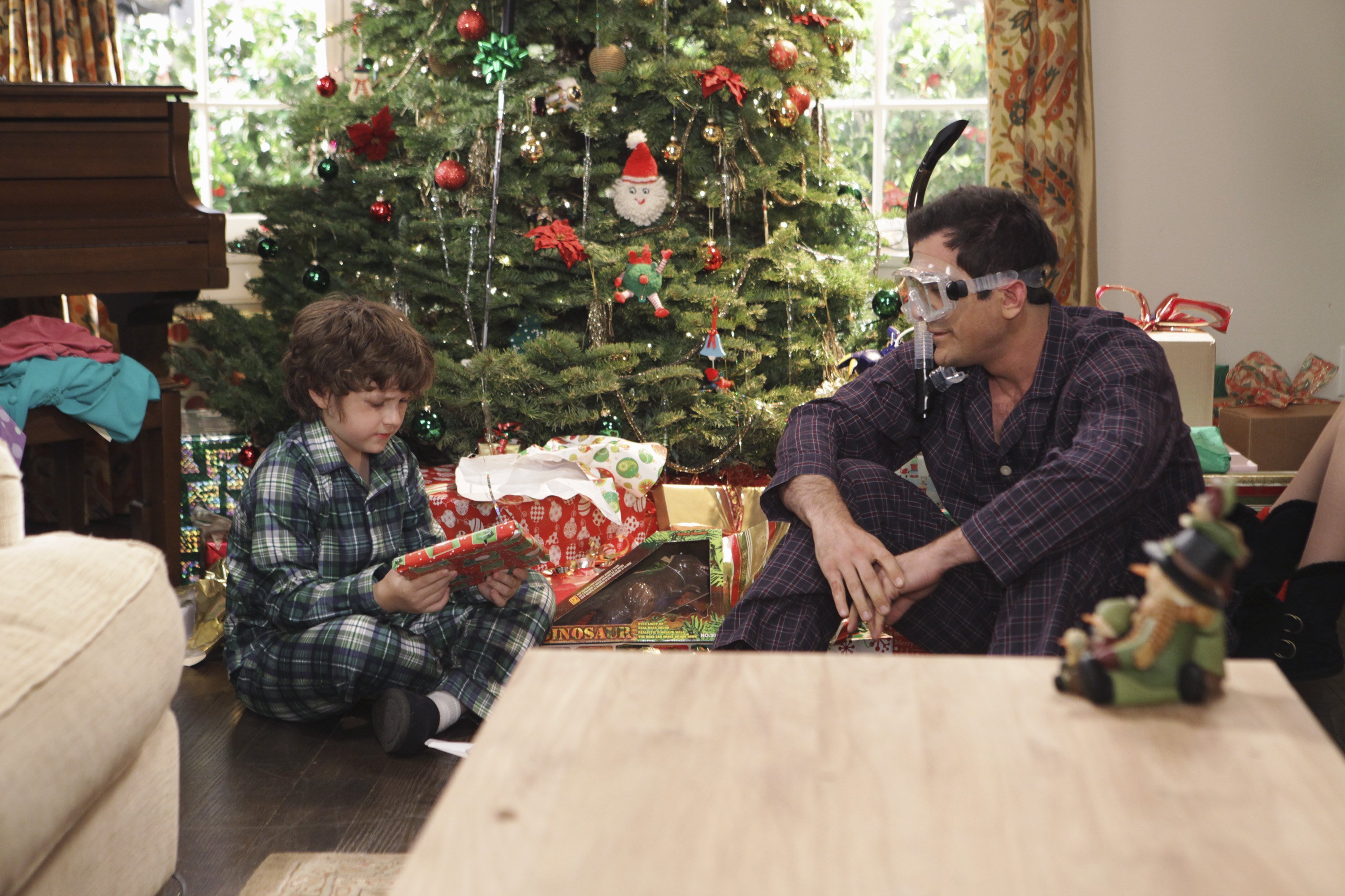 ABC's 'Modern Family' Episode Titled 'Undeck the Halls'