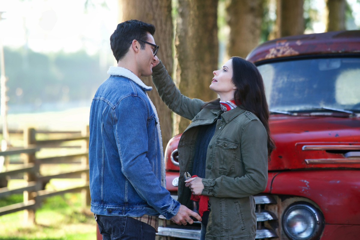 Elizabeth Tulloch and Tyler Hoechlin