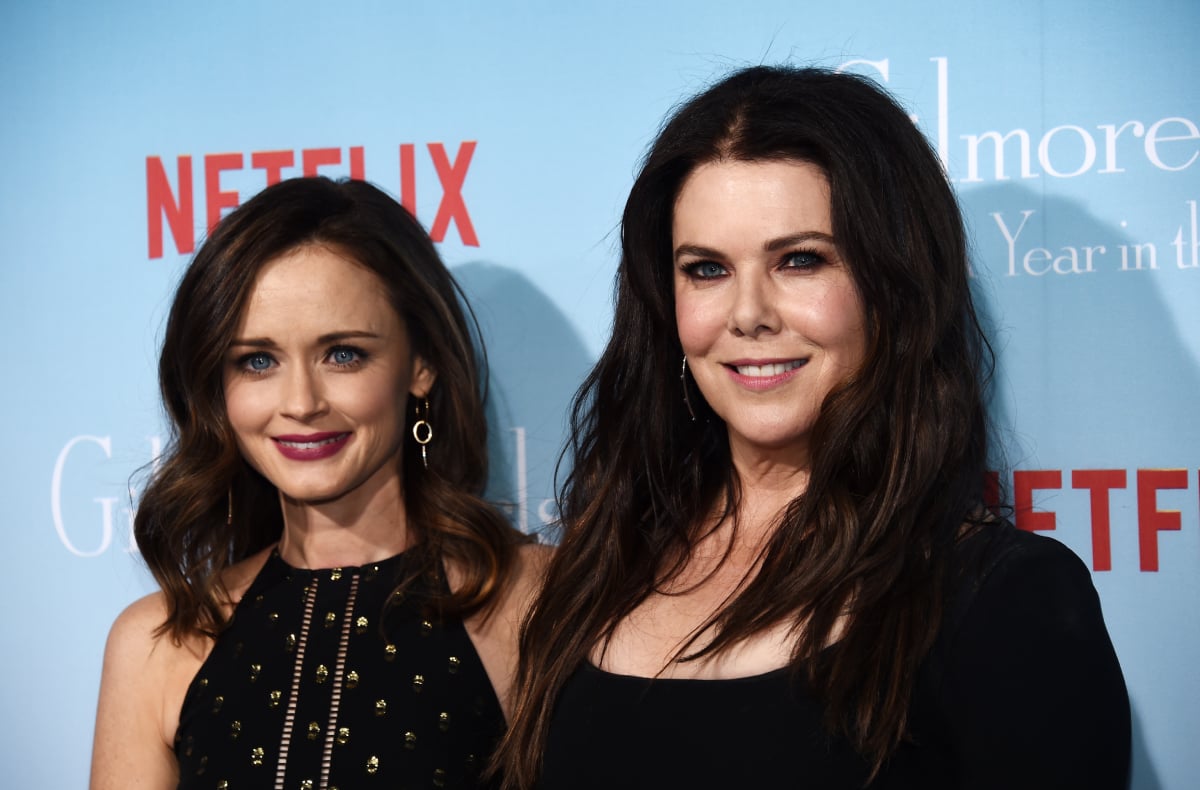 Alexis Bledel and Lauren Graham pose together as they arrive at the premiere of 'Gilmore Girls: A Year in the Life'