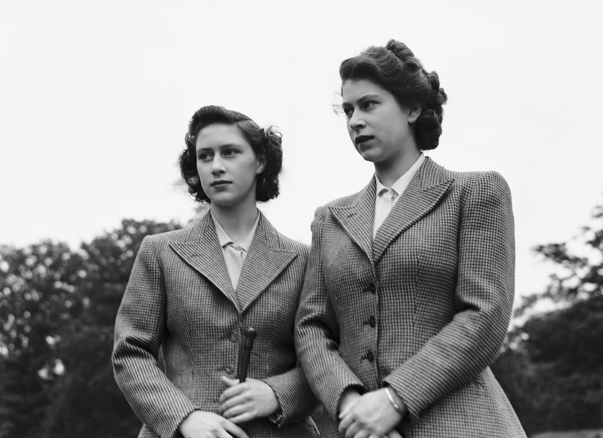 (L) Princess Margaret, (R) Queen Elizabeth II