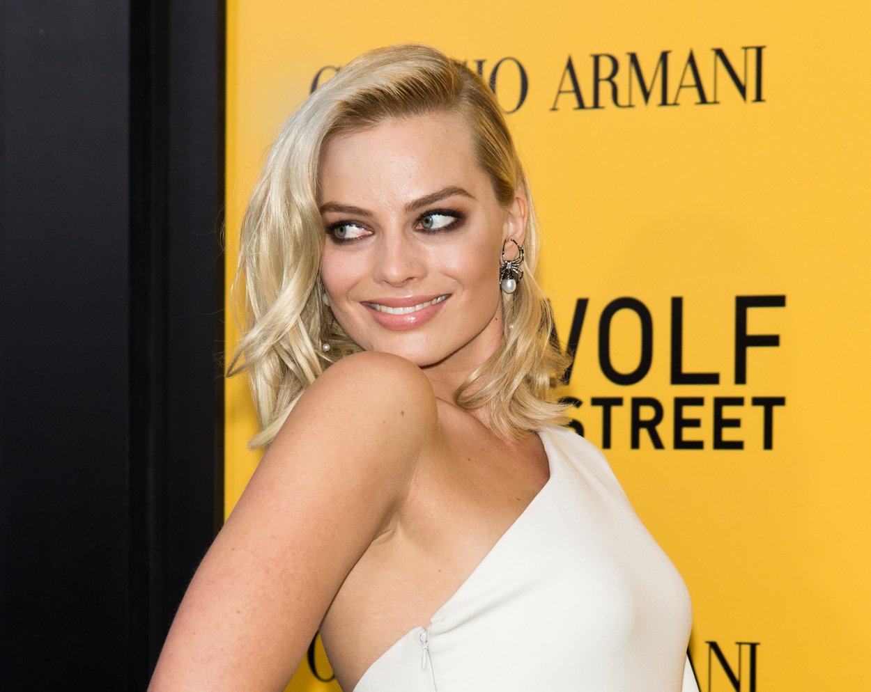 Margot Robbie attends the 'Wolf of Wall Street' premiere