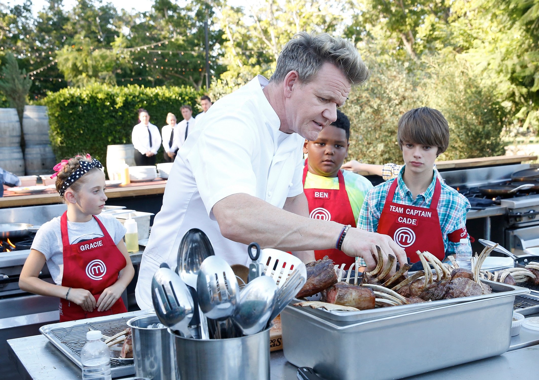 Gordon Ramsay with contestants, Gracie, Ben and Cade on Season Six of 'Masterchef Junior'