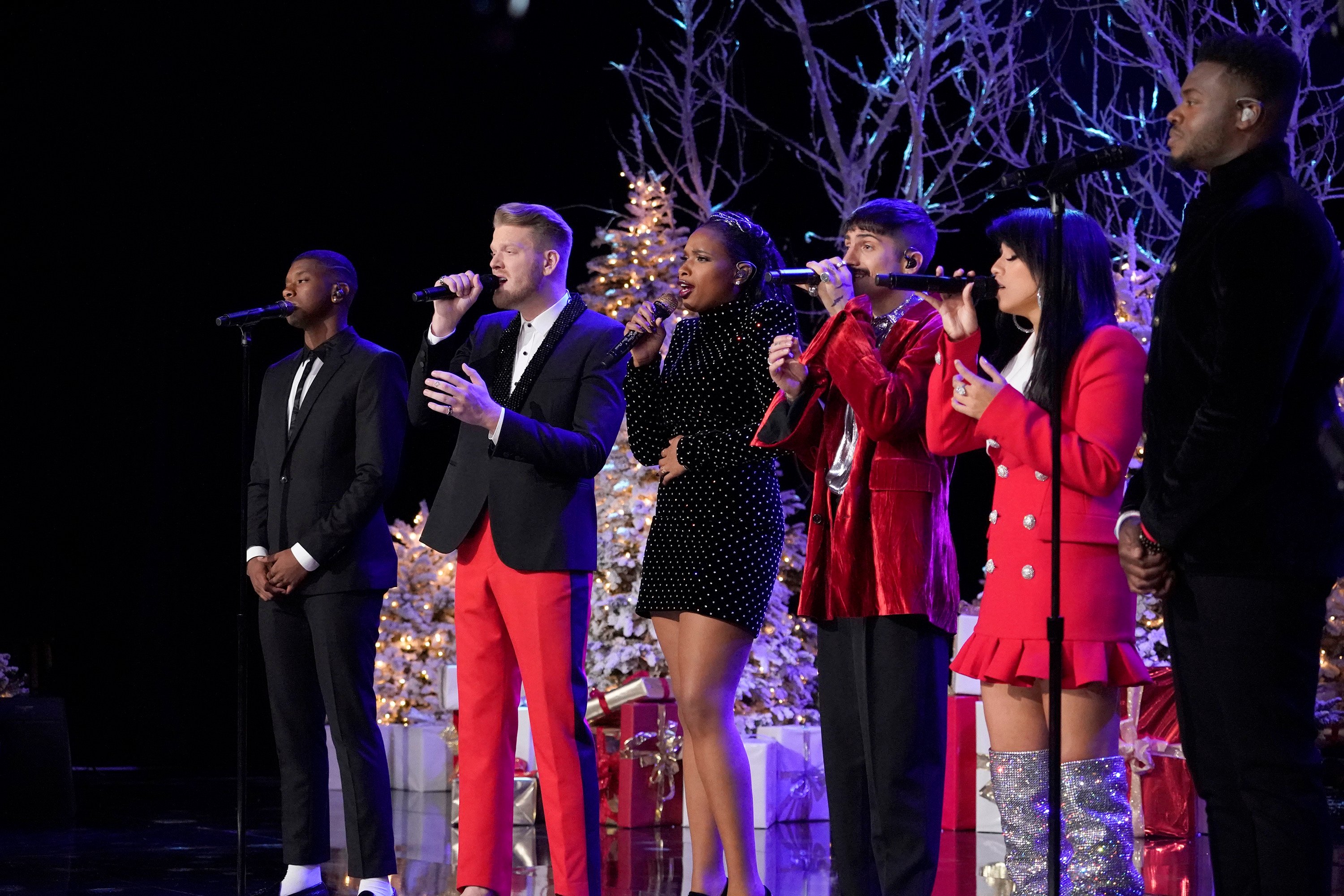 Matt Sallee, Scott Hoying, Jennifer Hudson, Mitch Grassi, Kirstin Maldonado, Kevin Olusola of 'Pentatonix' 