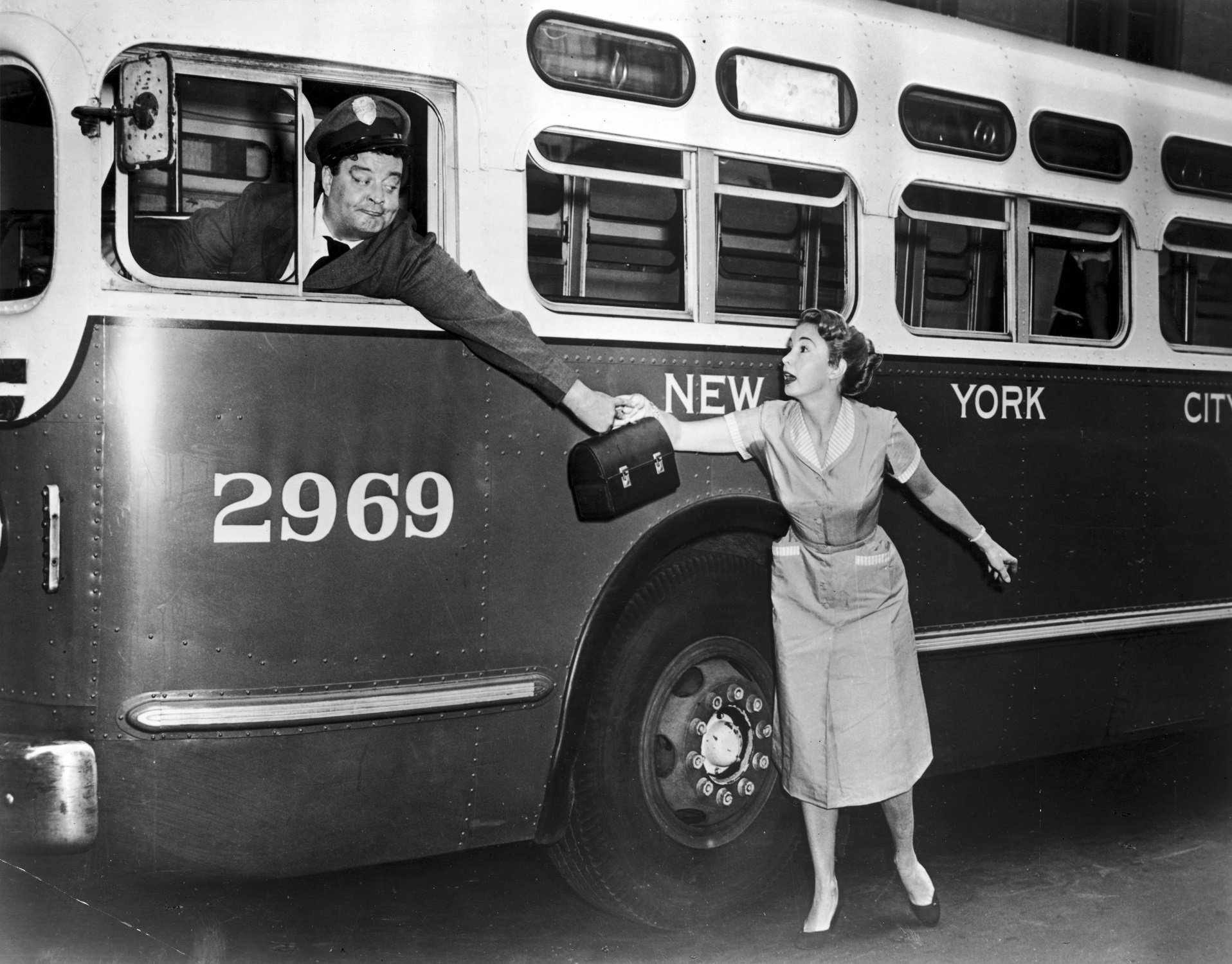 Jackie Gleason as Ralph Kramden and Audrey Meadow as Alice in 'The Honeymooners'