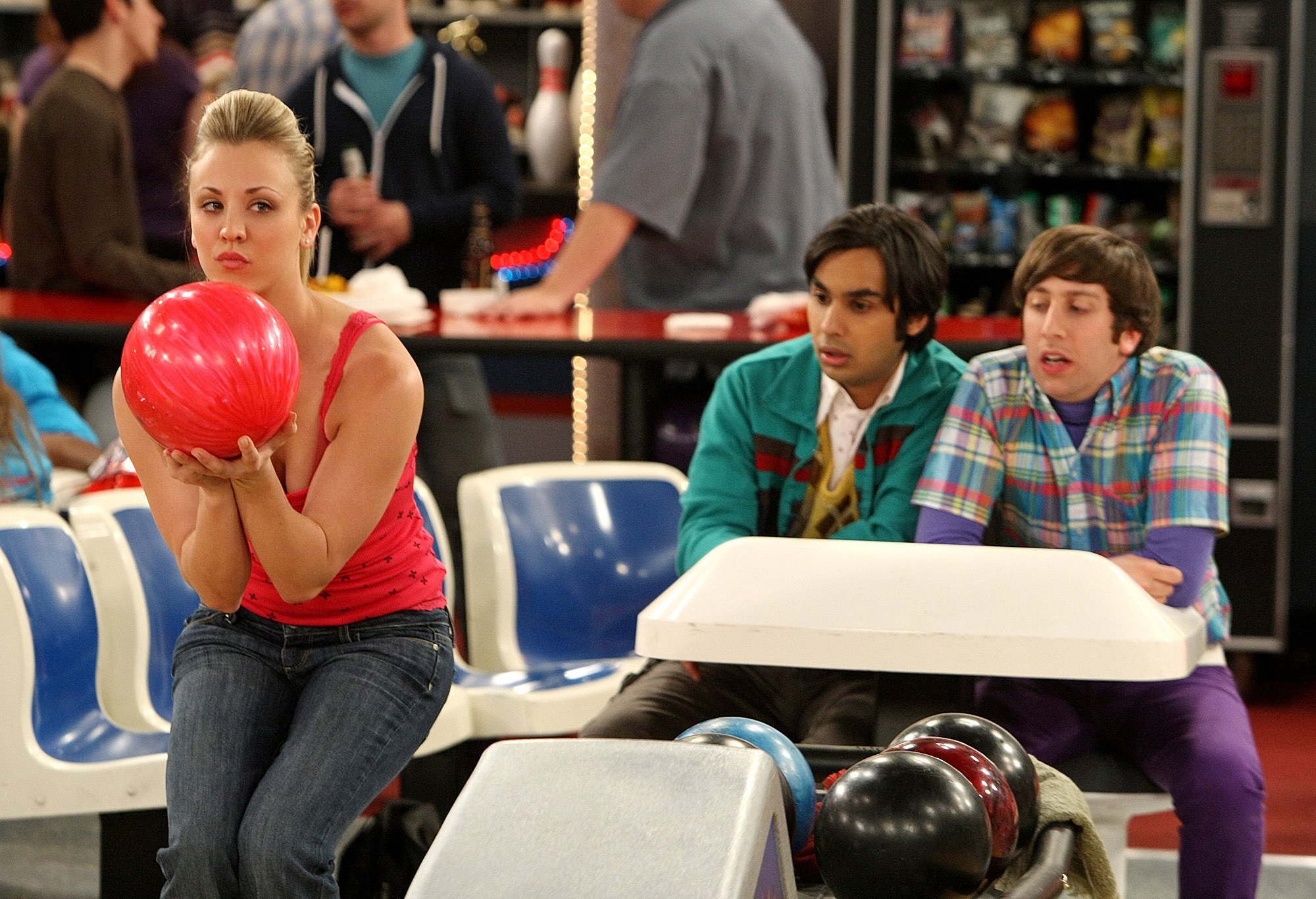 Penny bowls with Raj Koothrappali and Howard Wolowitz on 'The Big Bang Theory'