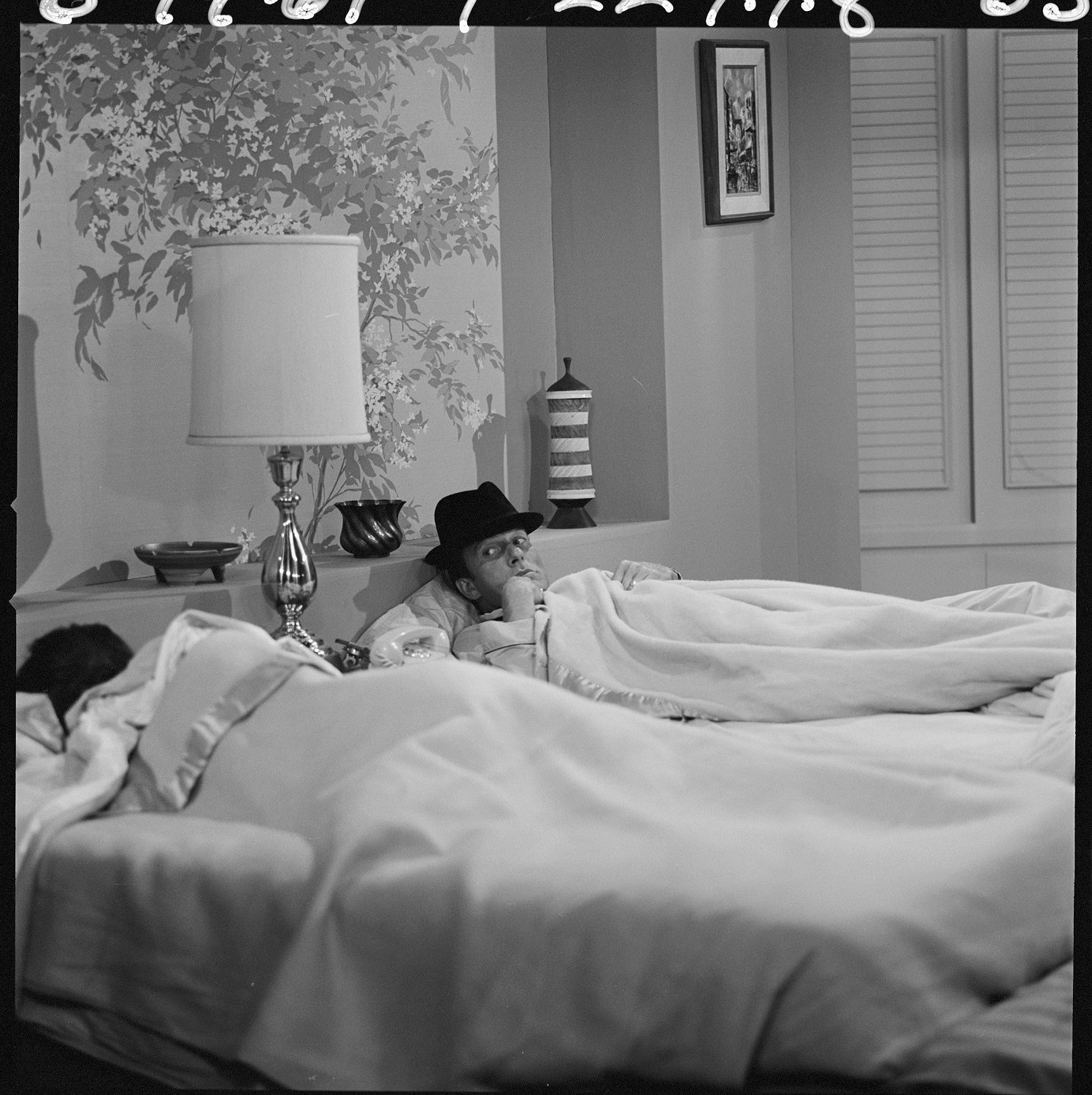 Mary Tyler Moore and Dick Van Dyke in an episode of 'The Dick Van Dyke Show'