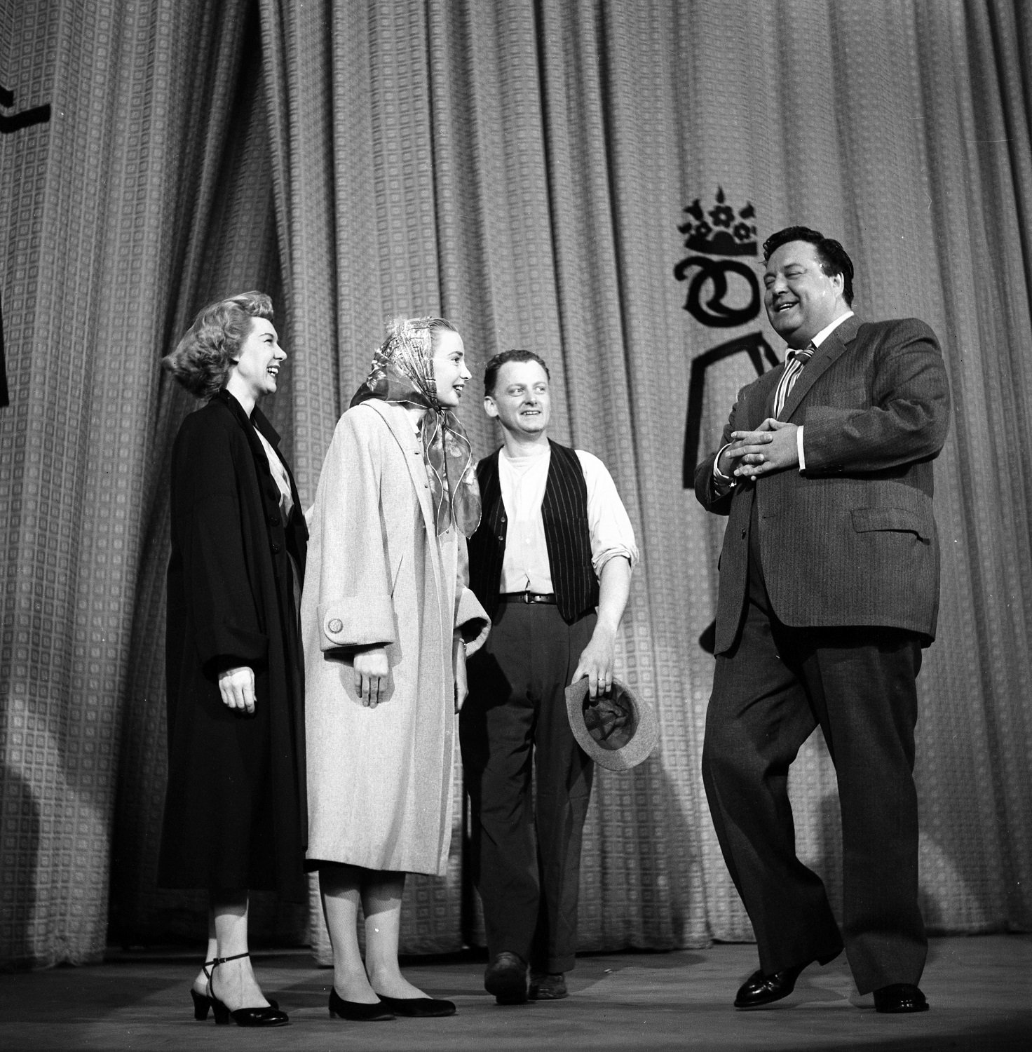 Joyce Randolph, Audrey Meadows, Art Carney and Jackie Gleason on stage after the 'The Jackie Gleason Show'