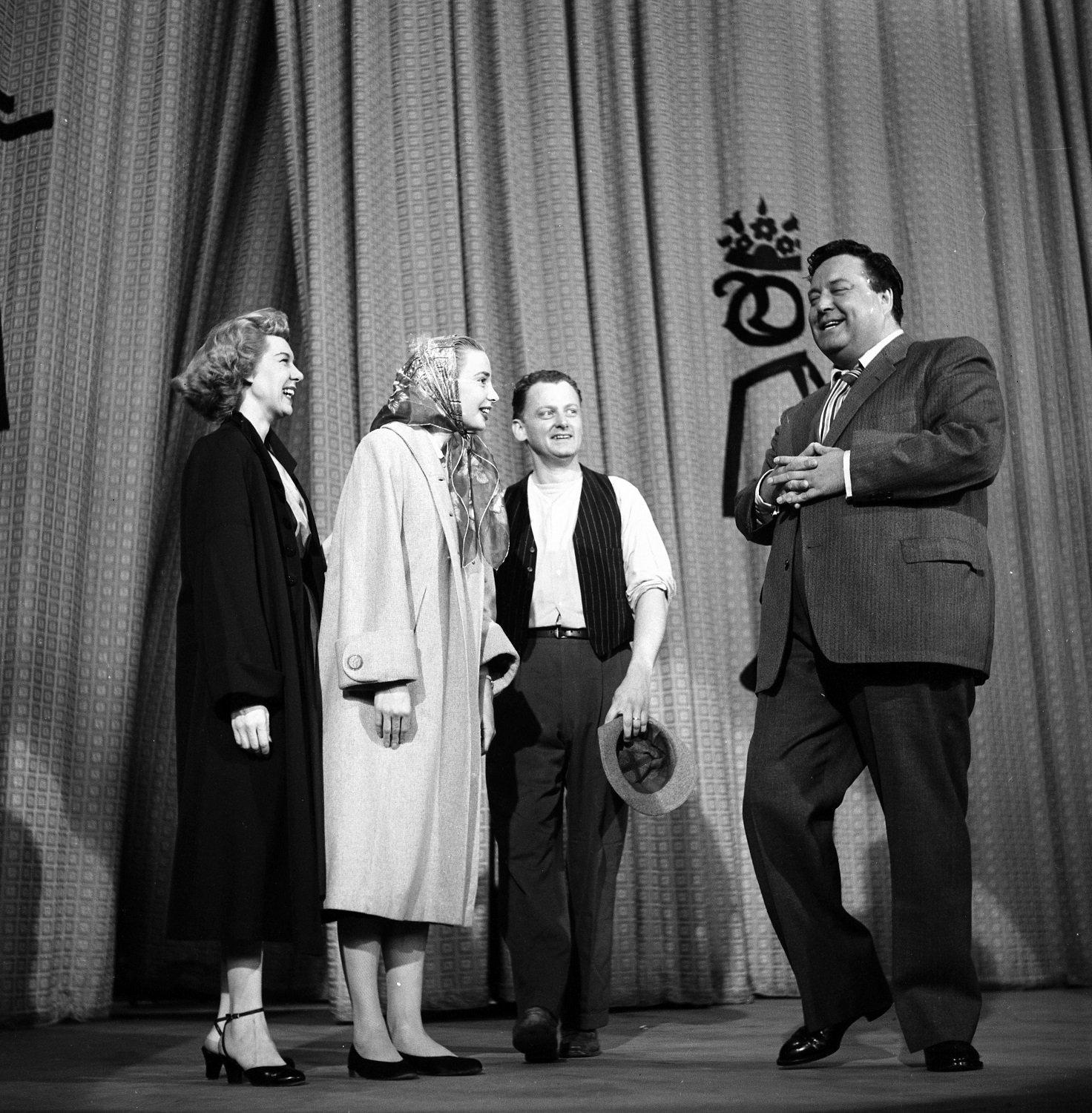 Joyce Randolph, Audrey Meadows, Art Carney and Jackie Gleason on stage after the 'The Jackie Gleason Show'