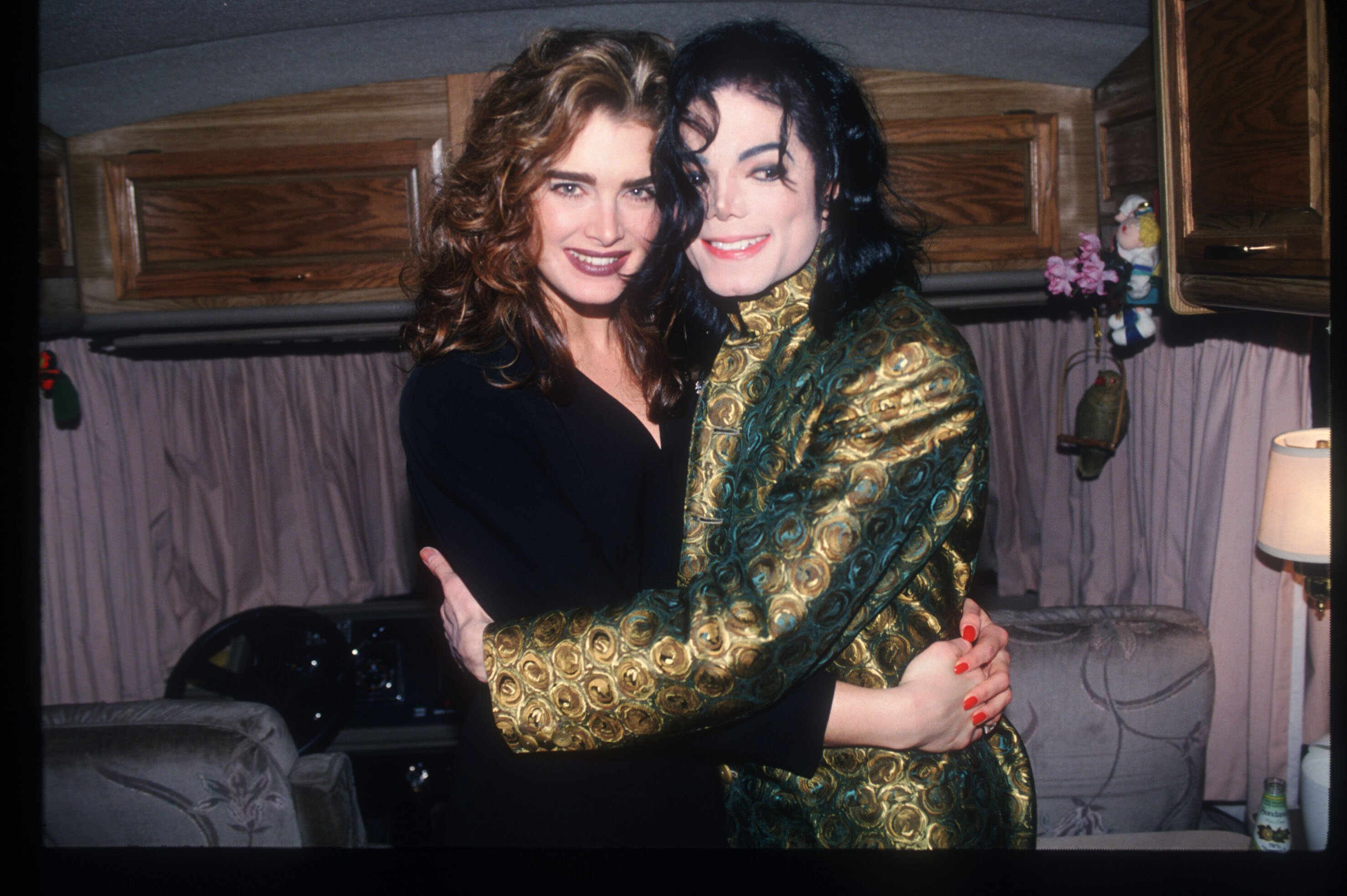 Brooke Shields and Michael Jackson  near a lamp