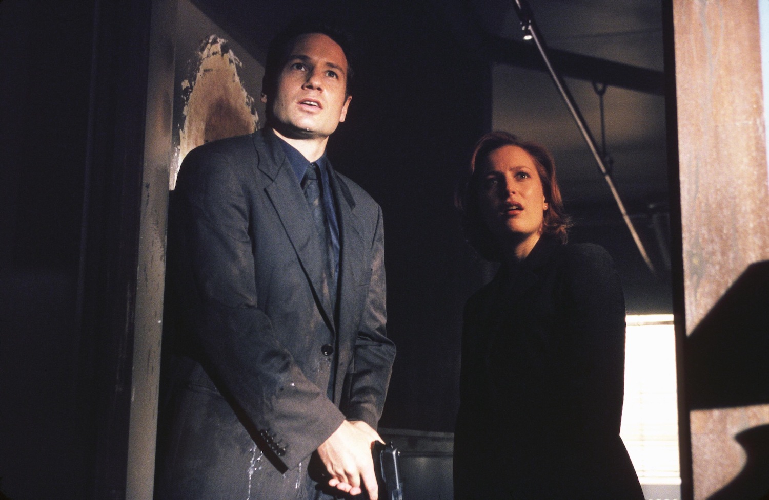 Agent Fox Mulder (David Duchovny) and Agent Dana Scully (Gillian Anderson) on 'The X-Files'
