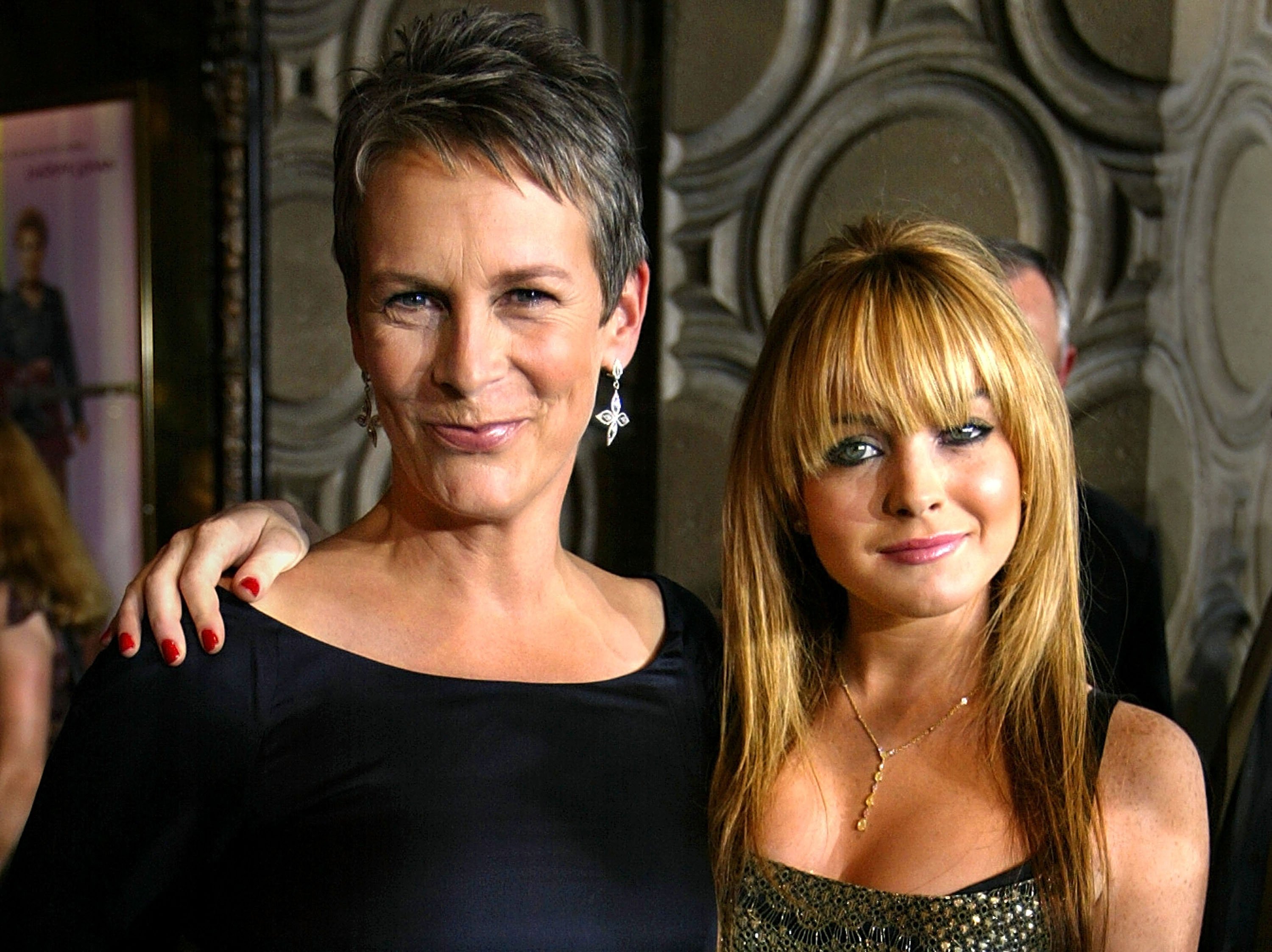 Lindsay Lohan with her arm around Jamie Lee Curtis