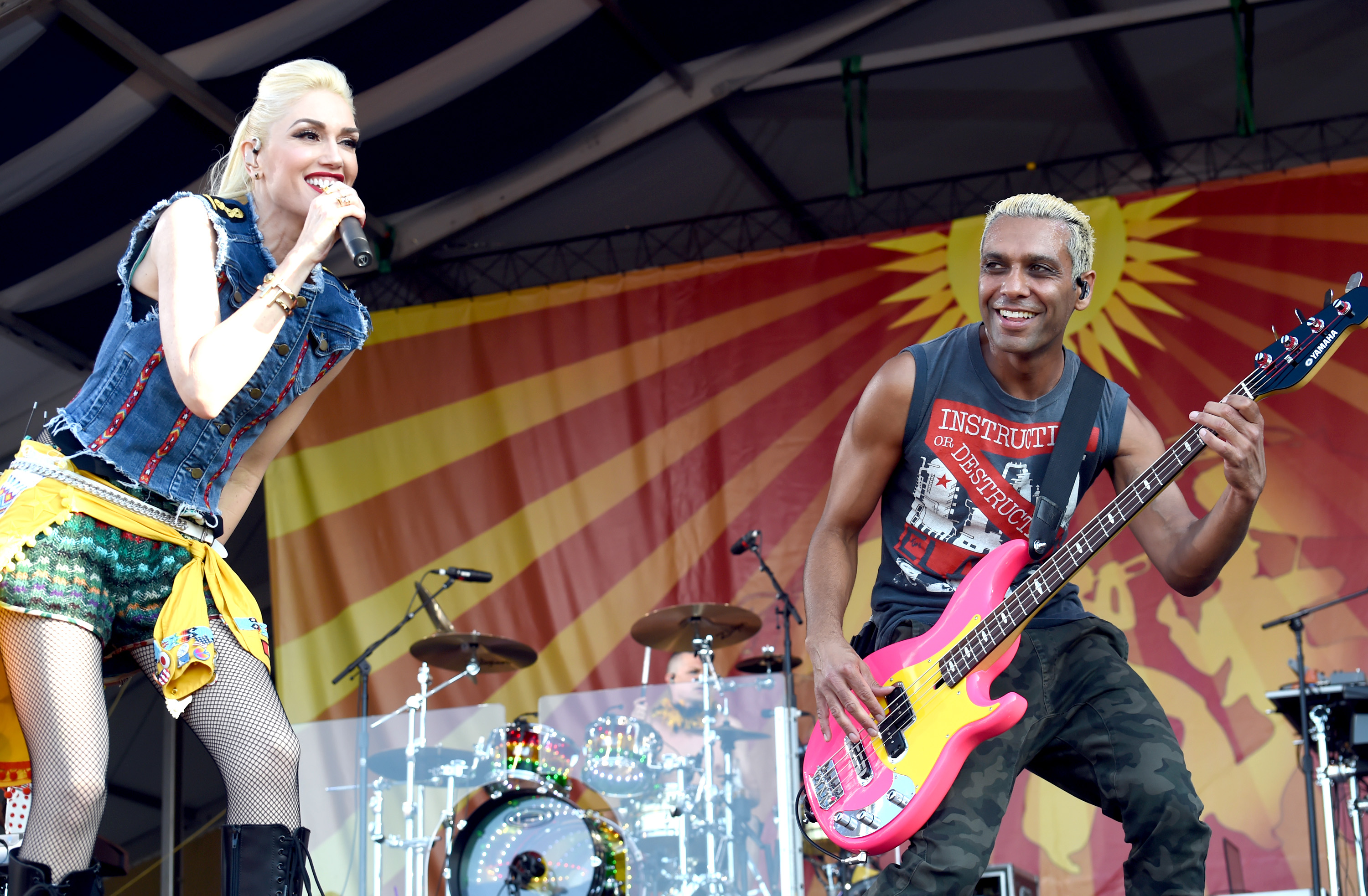 Gwen Stefani and Tony Kanal perform with No Doubt