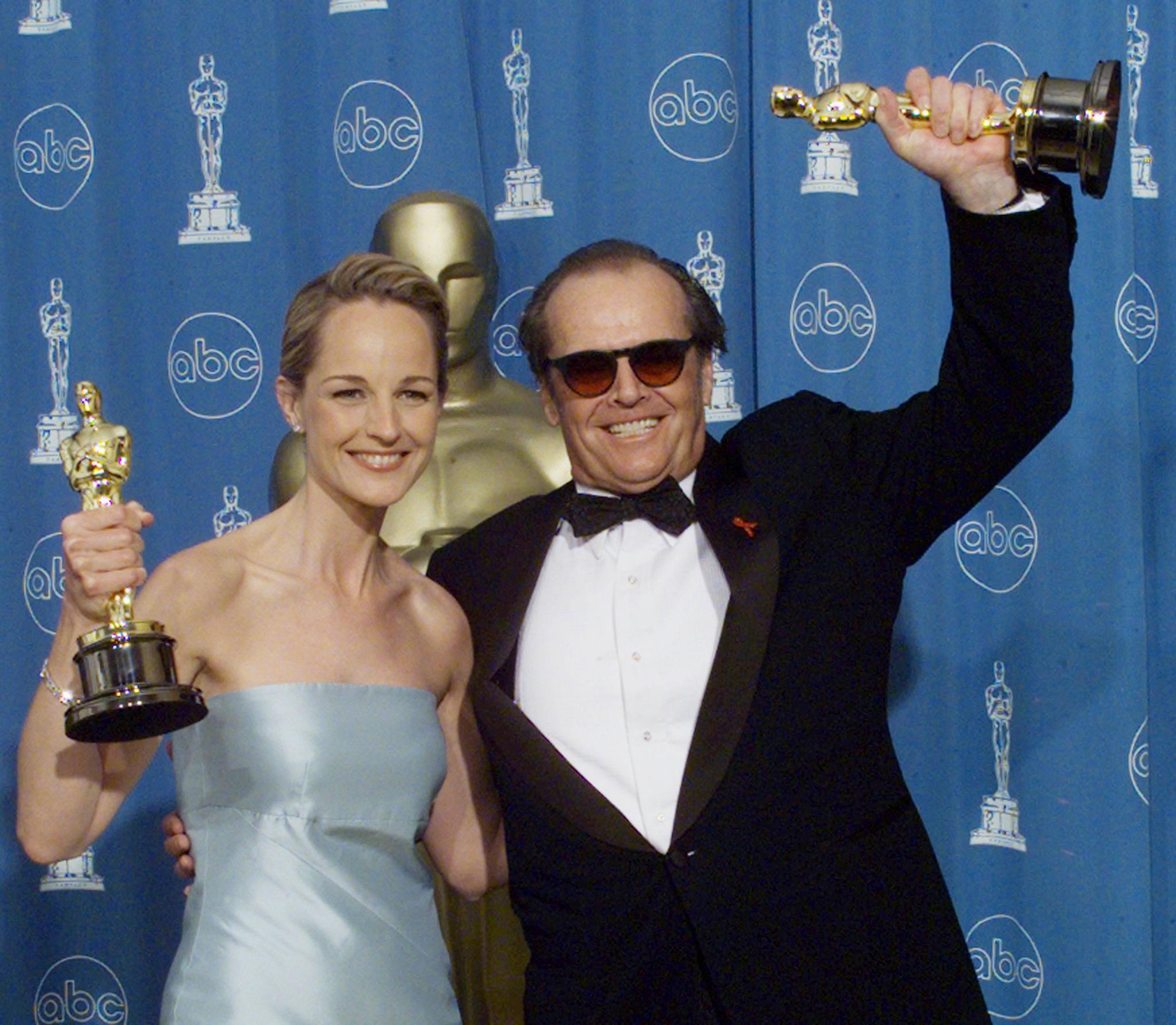 Helen Hunt and Jack Nicholson holding Oscars