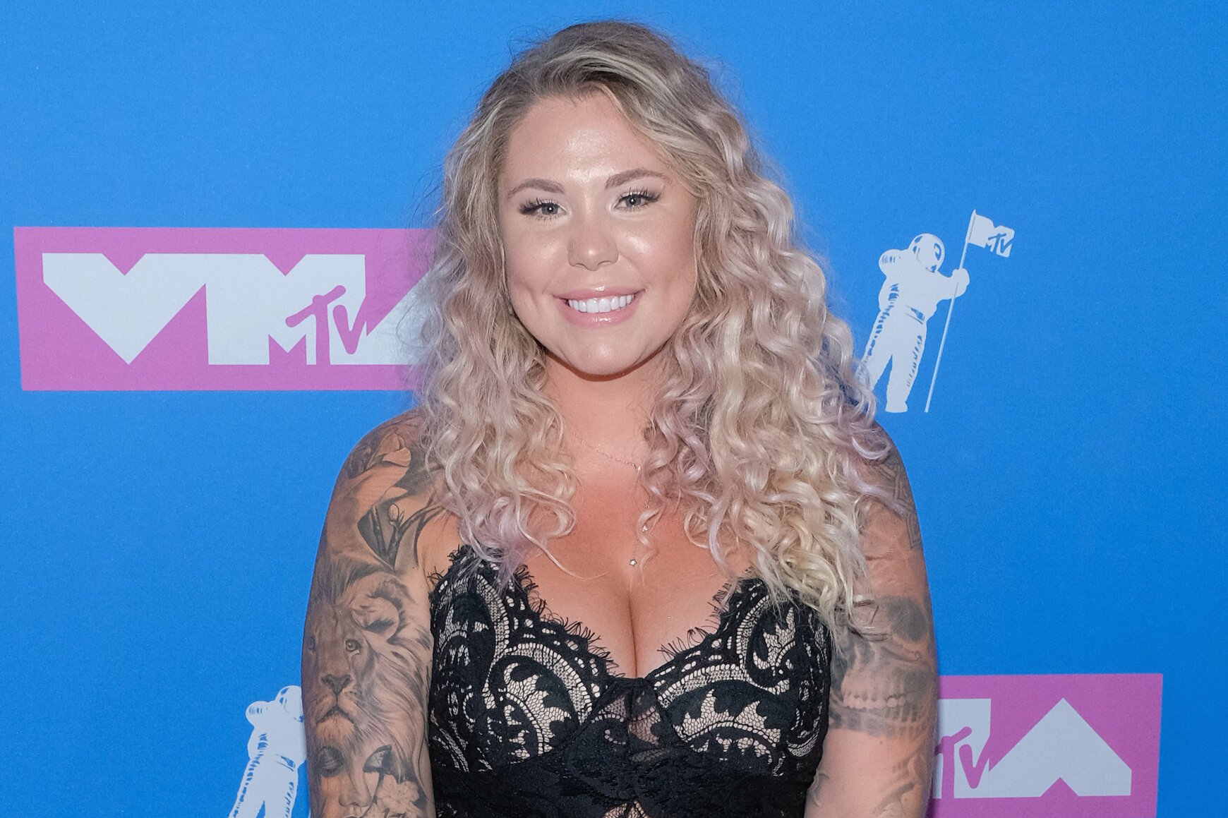 Kailyn Lowry at the 2018 MTV Video Music Awards in a black top