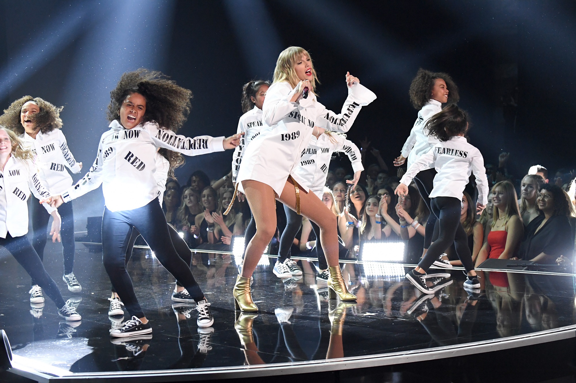 Taylor Swift performs onstage during the 2019 American Music Awards on November 24, 2019, in Los Angeles, California.