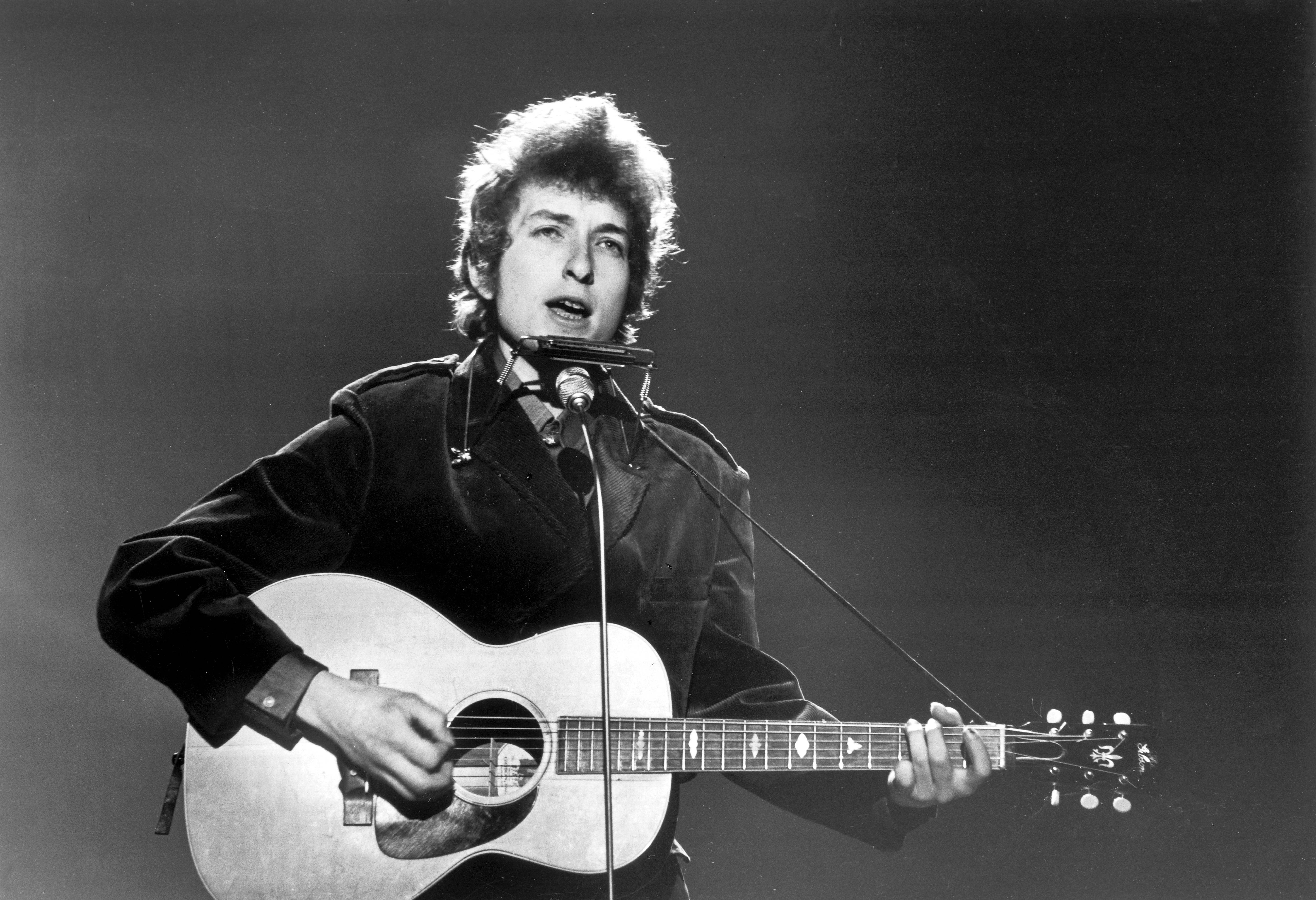 Bob Dylan with a guitar