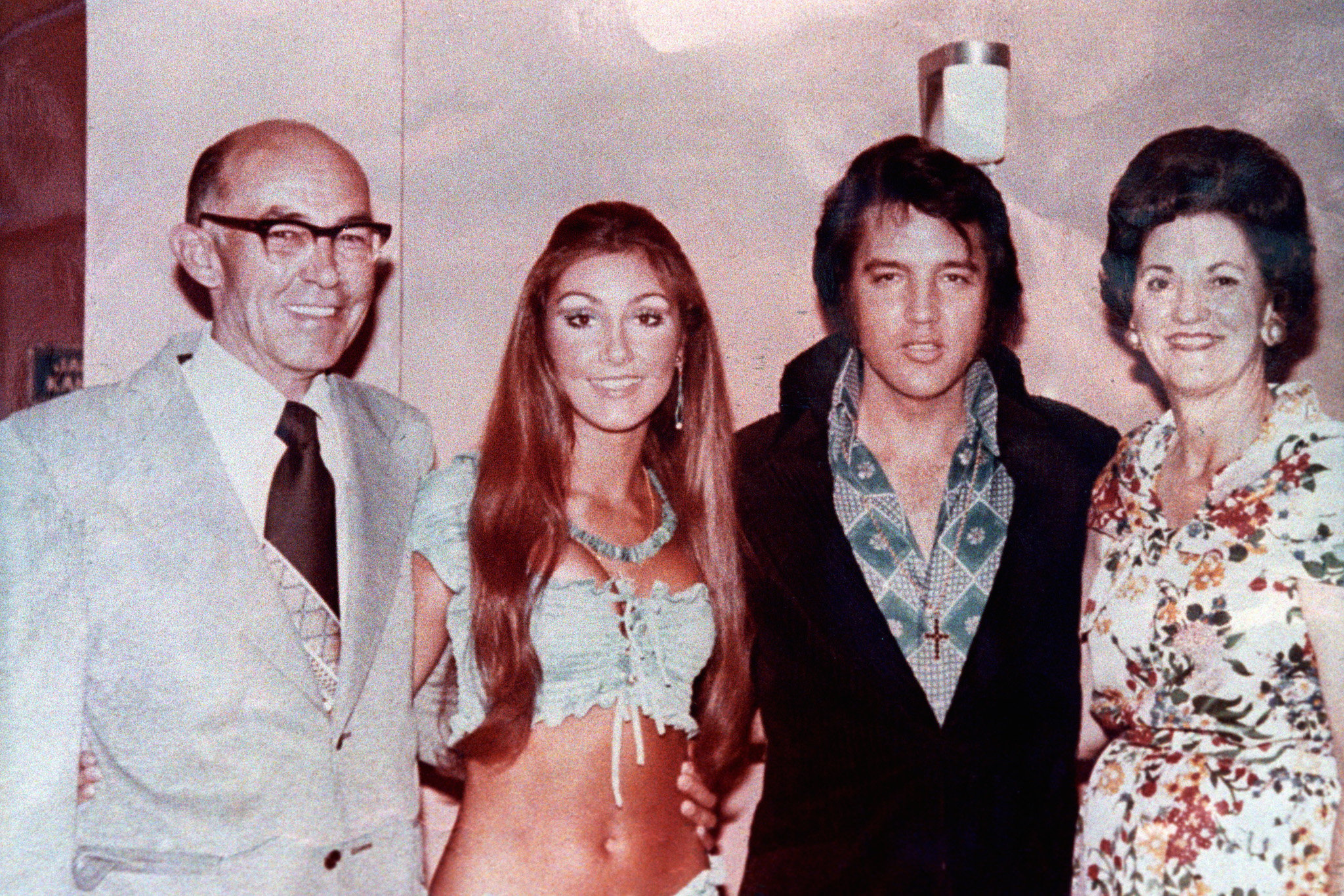Elvis Presley with Linda Thompson and family