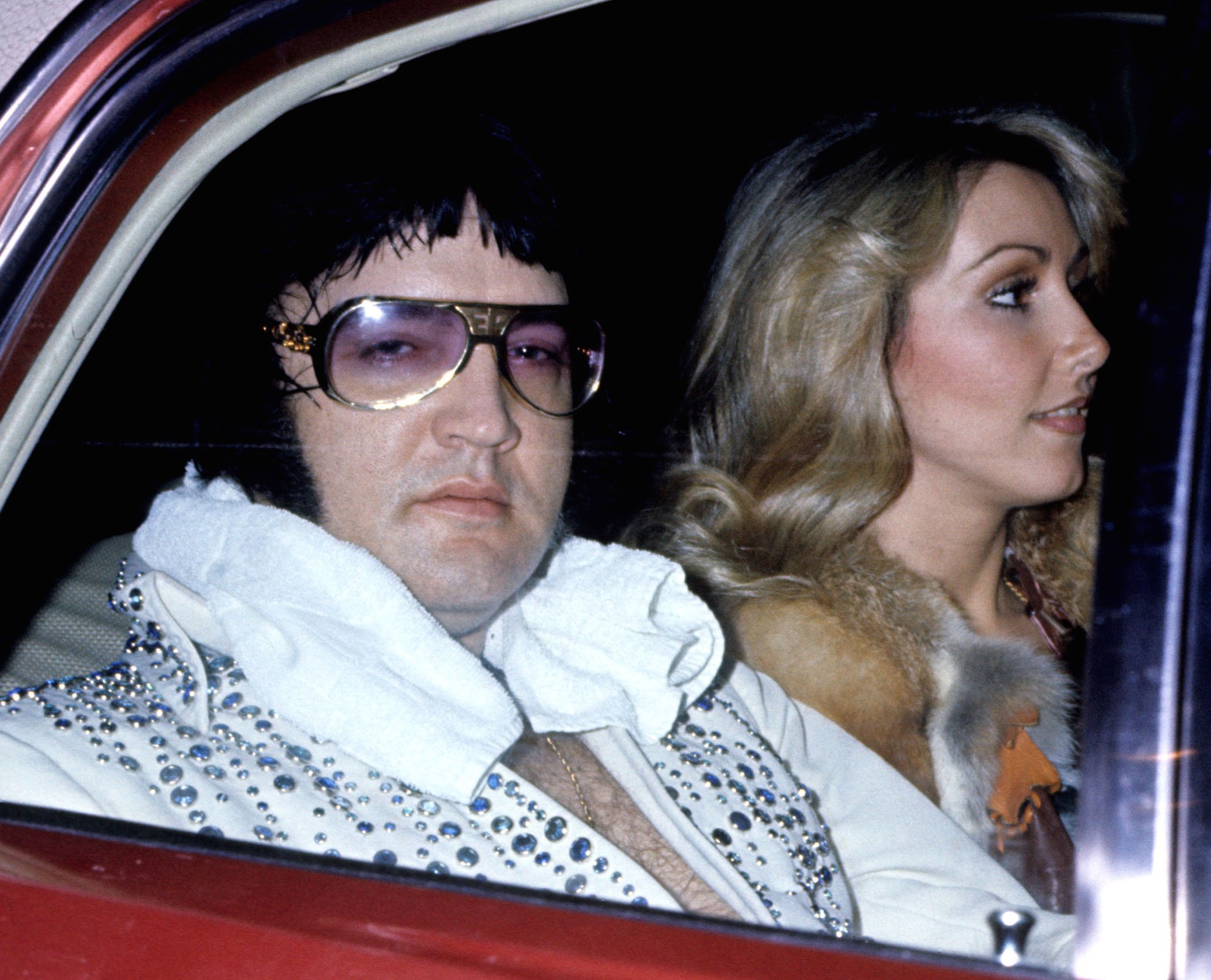 Elvis Presley with girlfriend Linda Thompson arriving at the Hilton Hotel