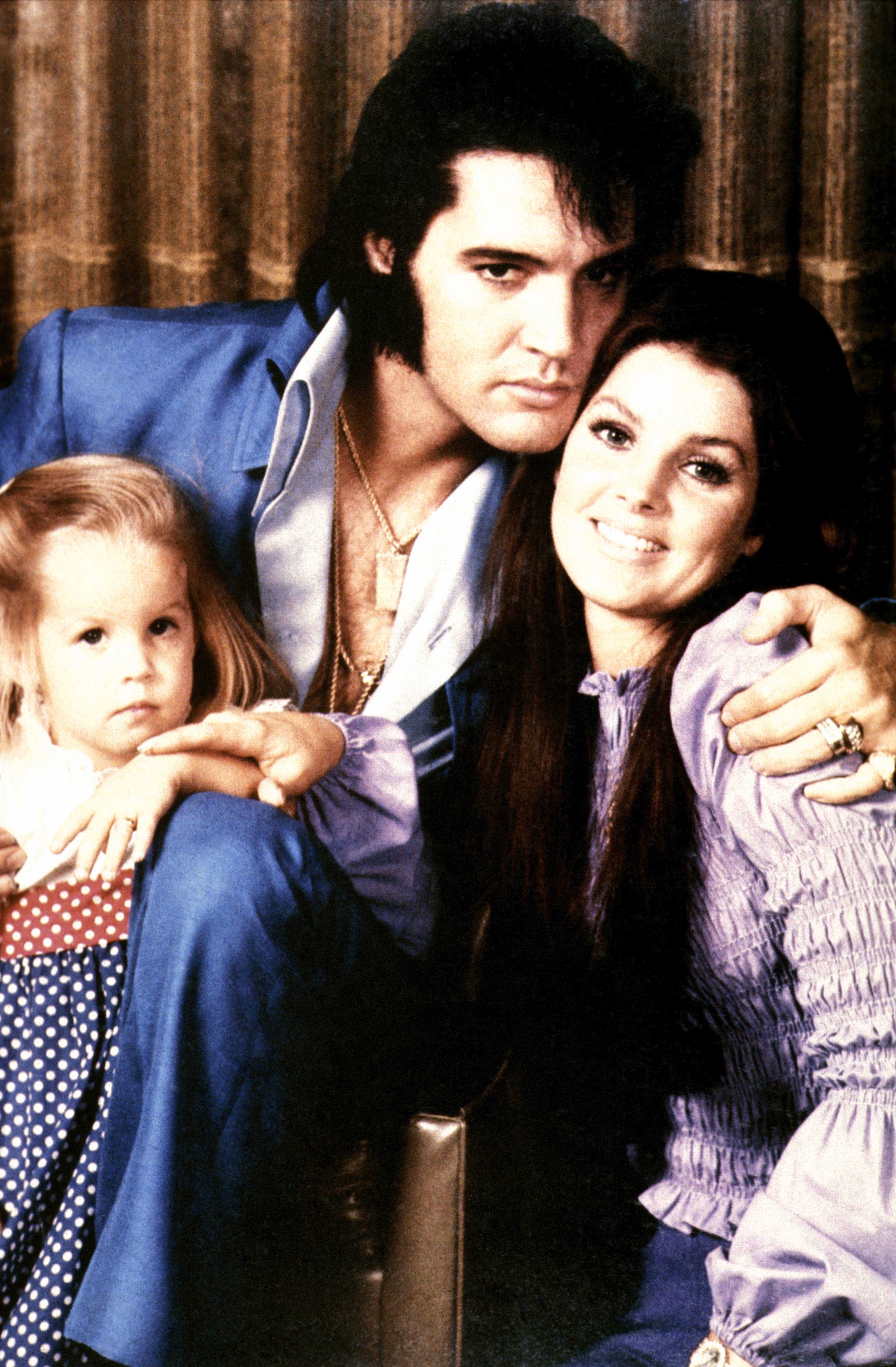 USA Photo of Lisa-Marie PRESLEY and Priscilla PRESLEY and Elvis PRESLEY, with his wife Priscilla and daughter Lisa-Marie - c.1970