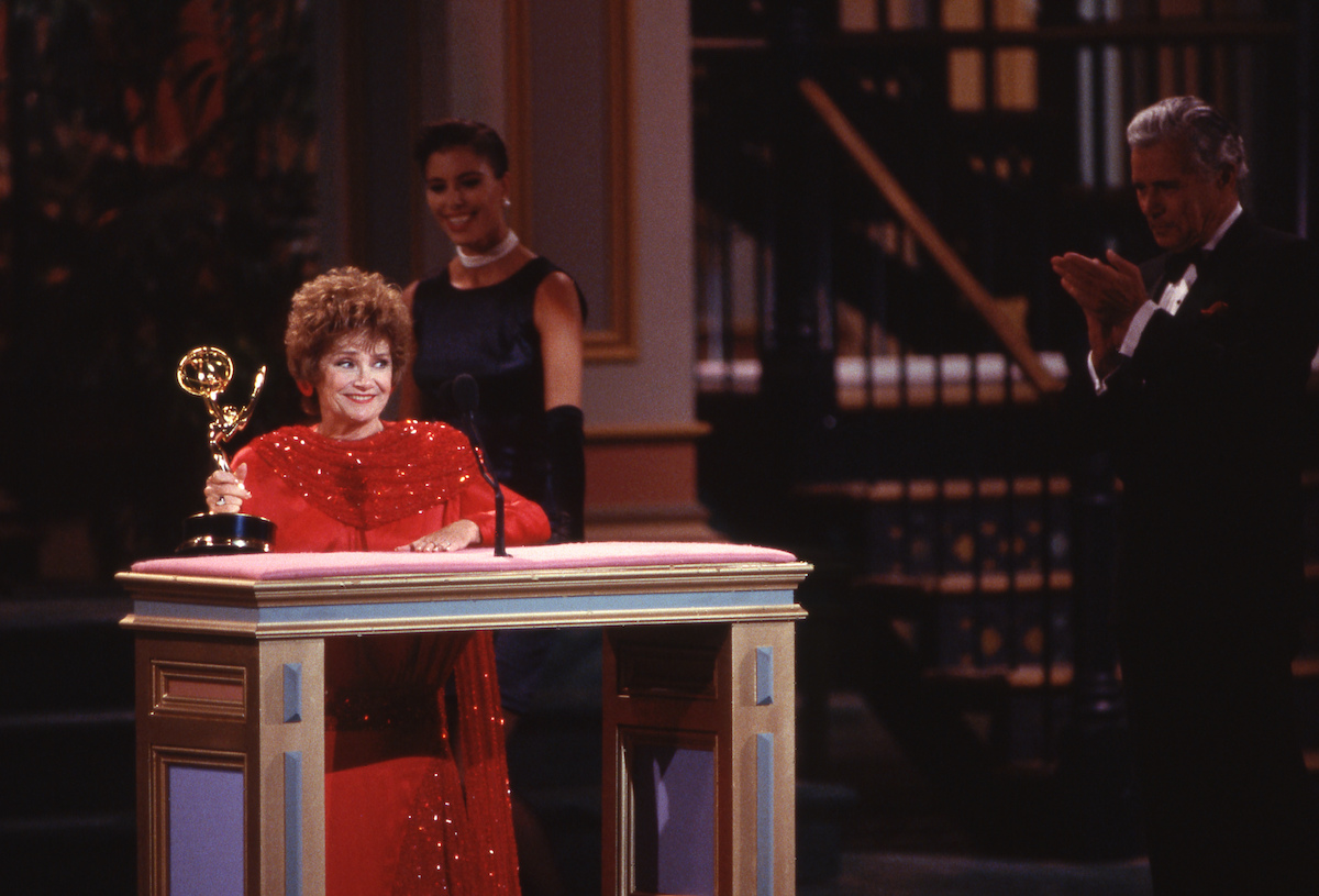 Estelle Getty with an Emmy Award onstage at The 40th Primetime Emmy Awards on August 28, 1988 | Craig Sjodin/Walt Disney Television via Getty Images)