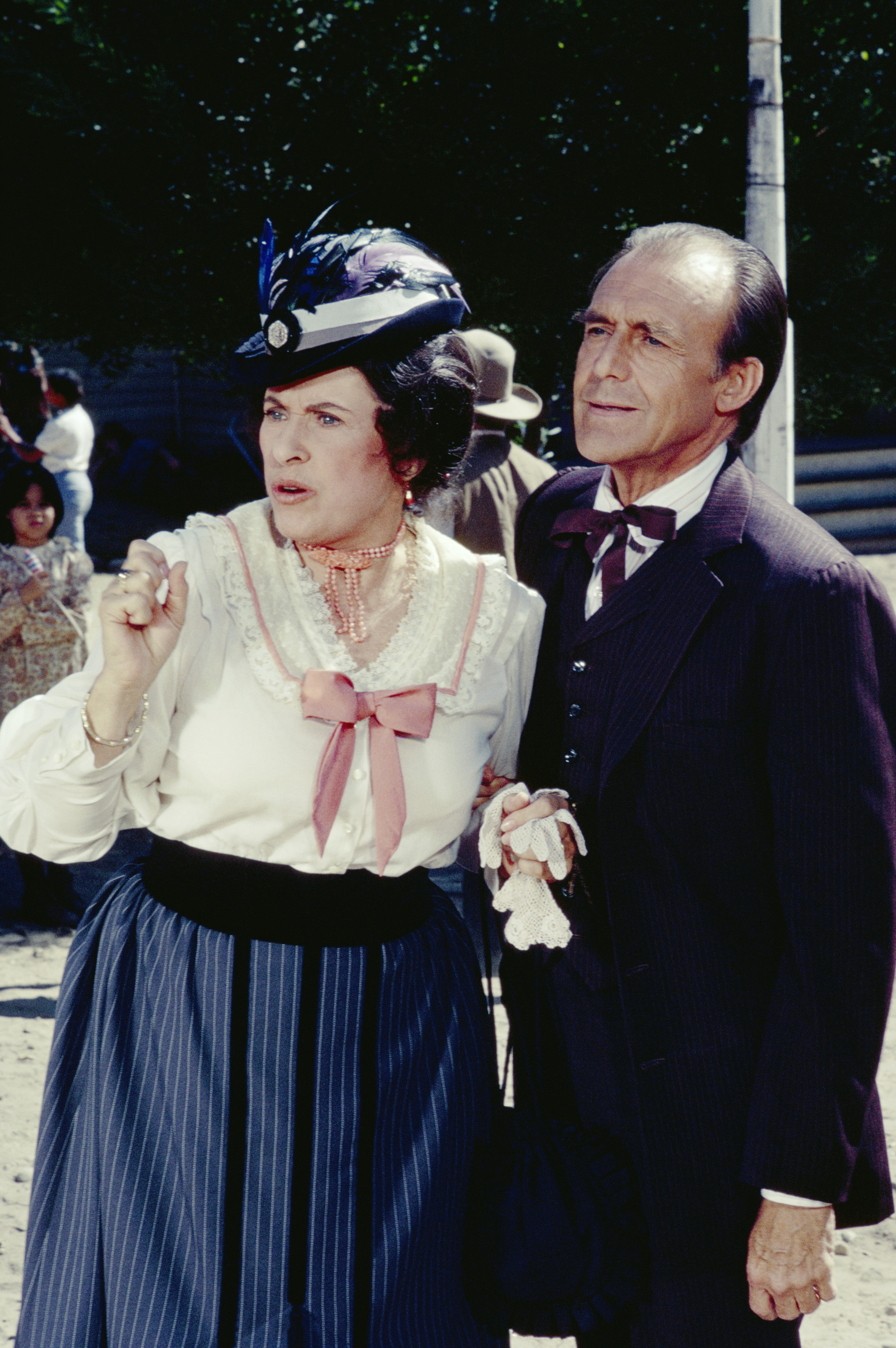 Katherine MacGregor and Richard Bull as Harriet and Nels Oleson