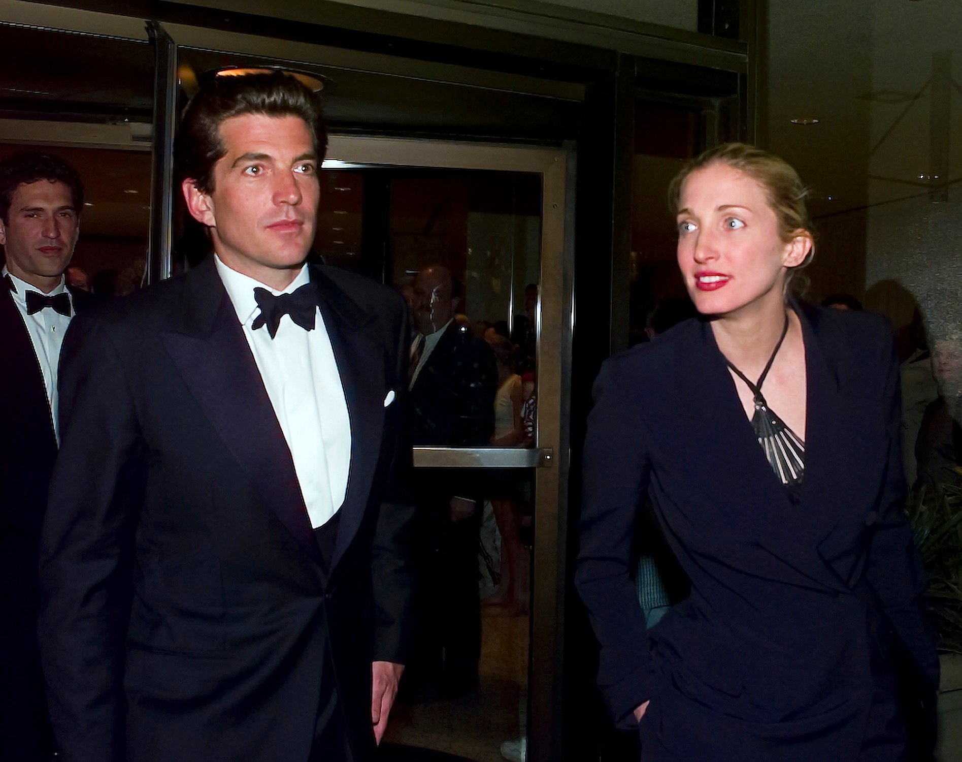John F. Kennedy Jr. and Carolyn Bessette-Kennedy leaving the White House Correspondents' Dinner in May 1999
