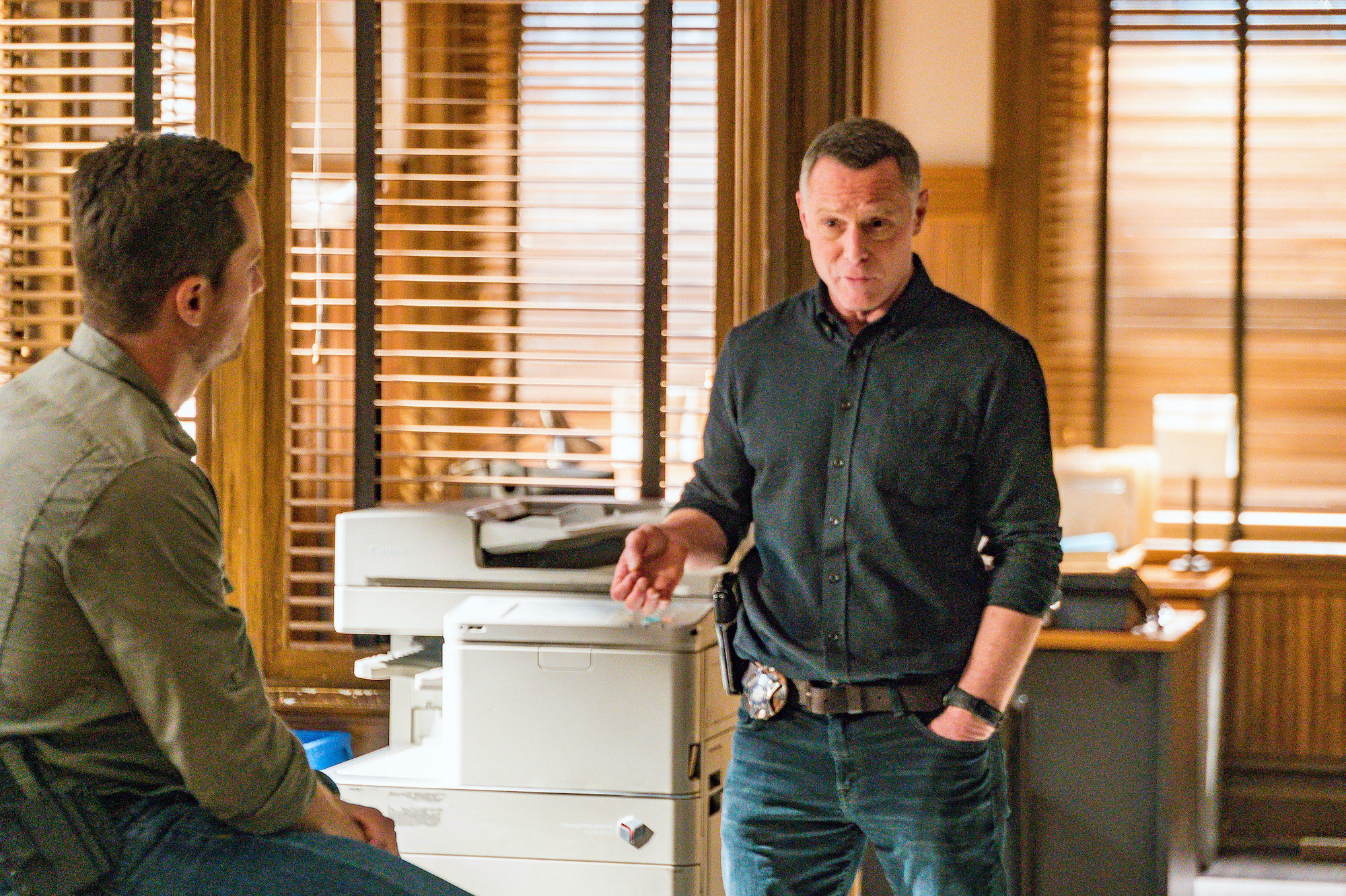 Jesse Lee Soffer as Jay Halstead, Jason Beghe as Hank Voight