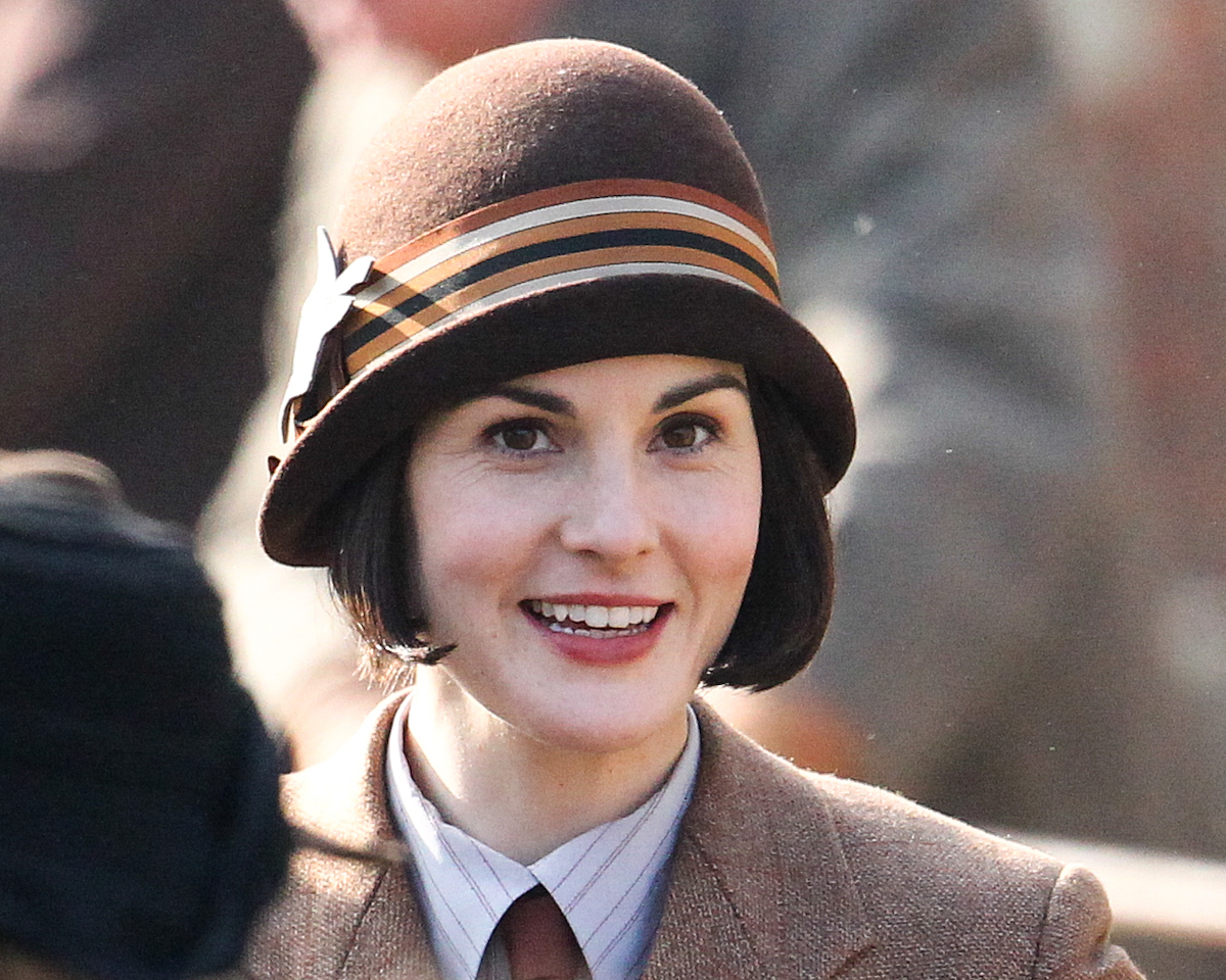 Michelle Dockery wearing a cloche hat on the set of 'Downton Abbey' in 2015 