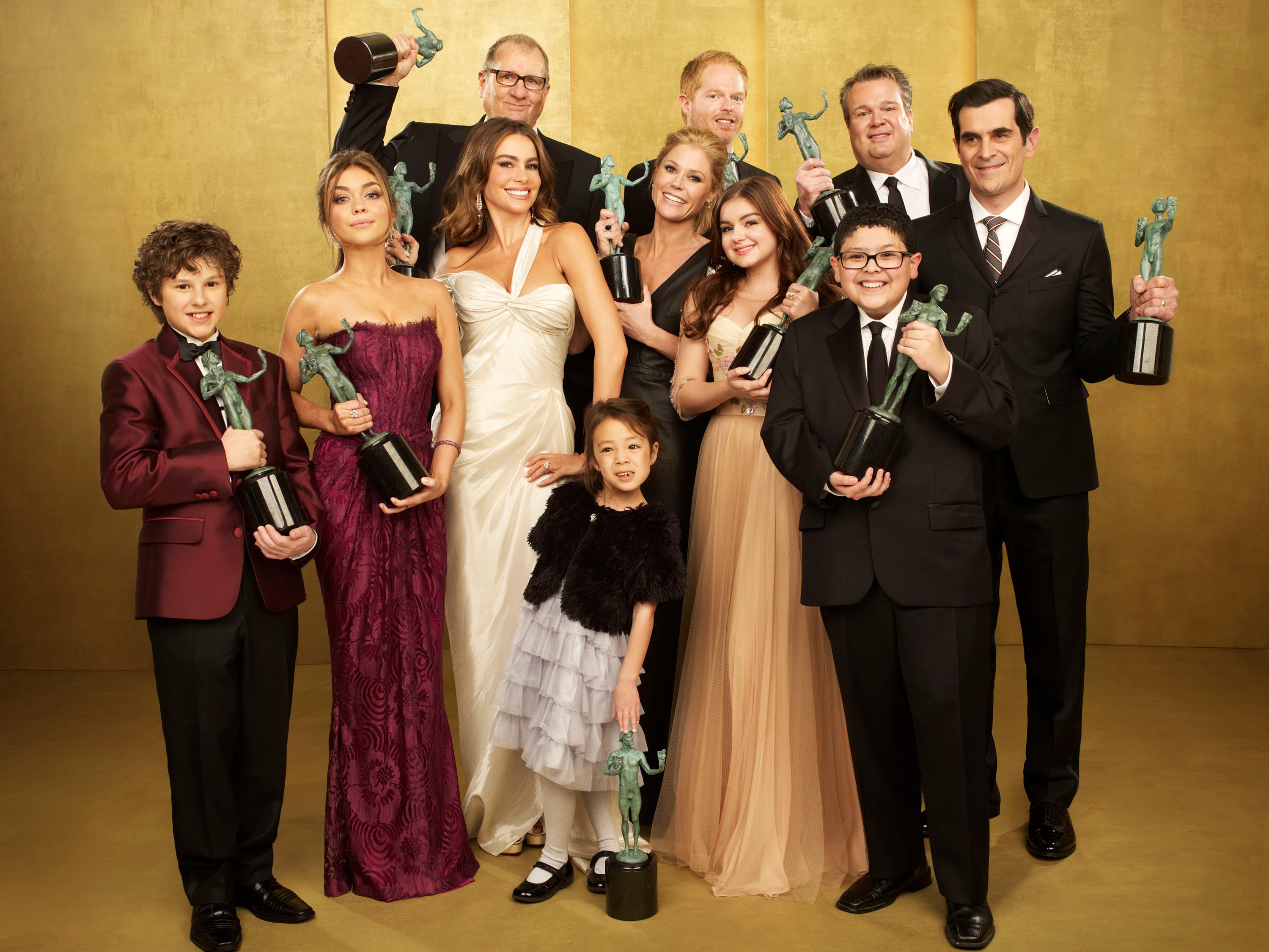 The cast of 'Modern Family' pose during the 19th Annual Screen Actors Guild Awards