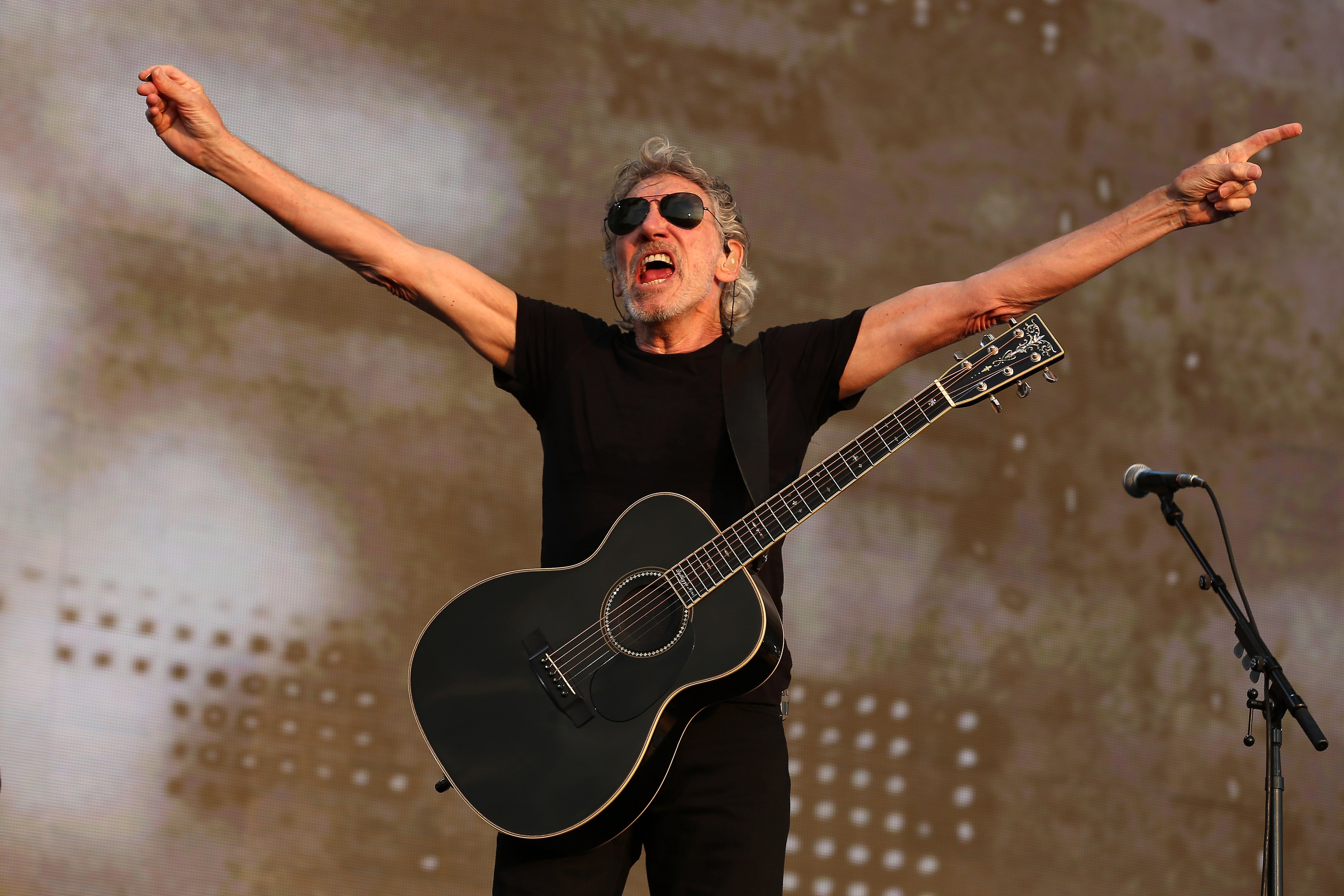 Roger Waters performing live