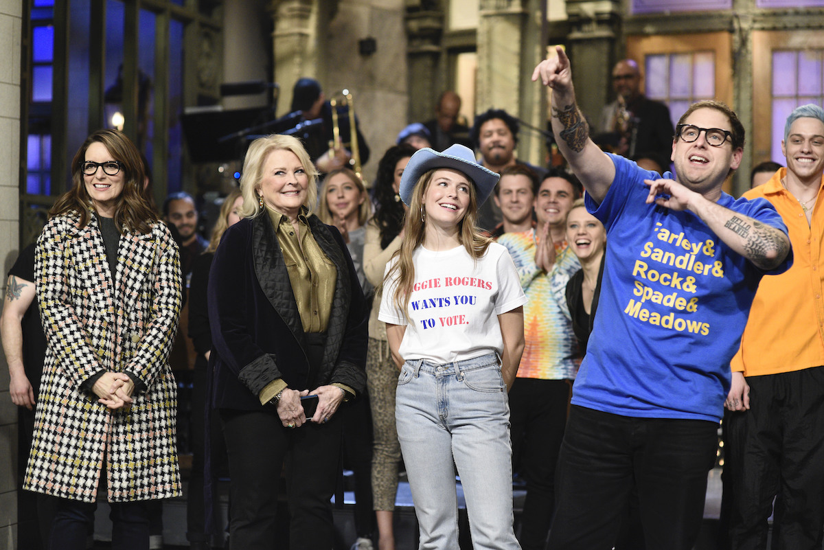 Tina Fey, Candace Bergen, Musical Guest Maggie Rogers, and Host Jonah Hill during Goodnights in Studio 8H