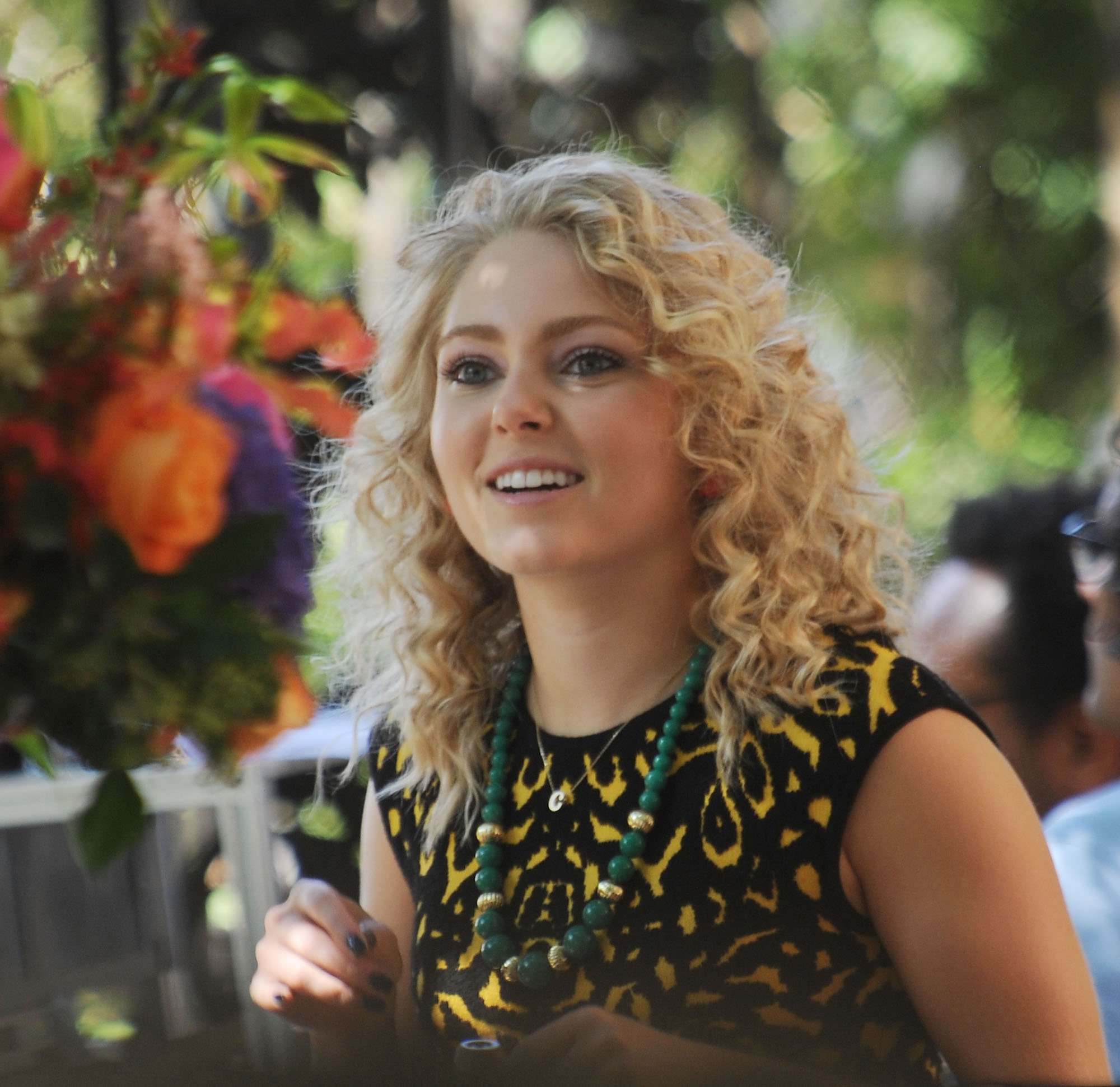 AnnaSophia Robb as Carrie Bradshaw smiling, looking off camera