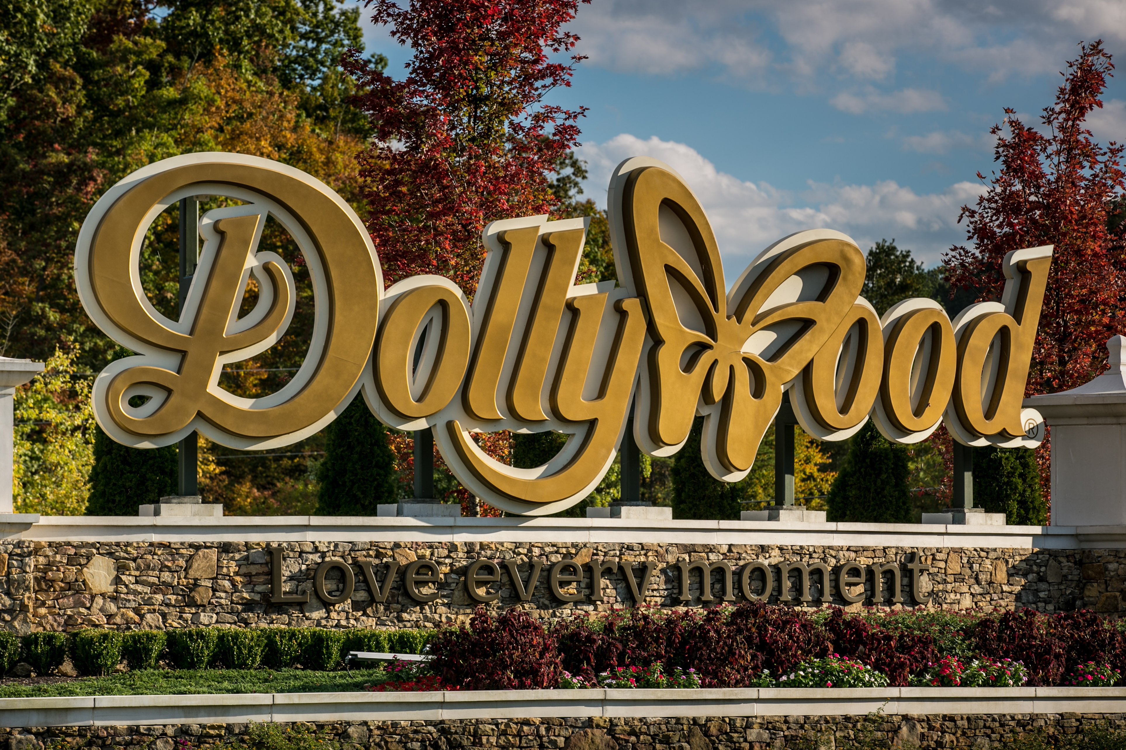 The entrance to Dollywood amusement park