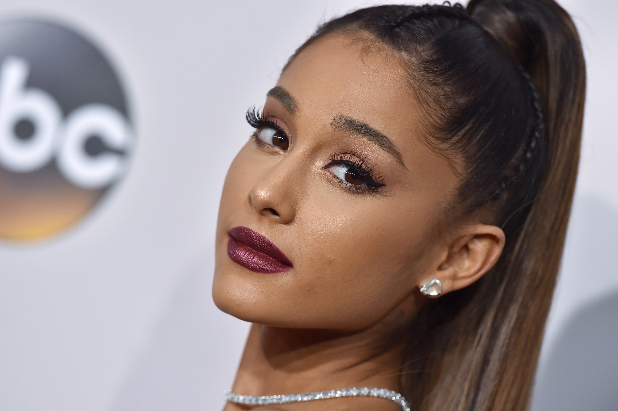 Ariana Grande arrives at the 2016 American Music Awards on November 20, 2016 in Los Angeles, California.