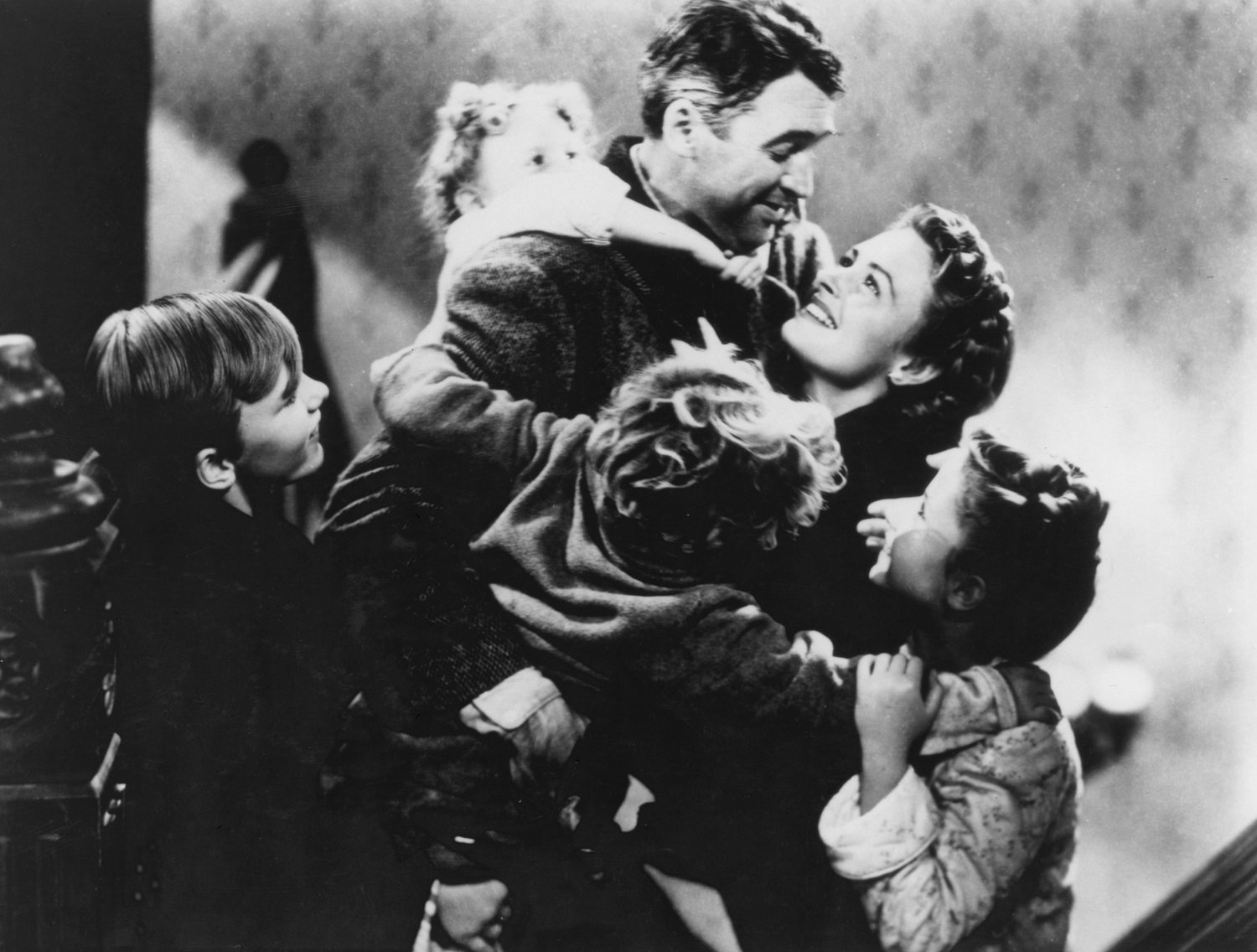 Jimmy Hawkins (Tommy Bailey), Karolyn Grimes (Zuzu Bailey) in It's a Wonderful Life