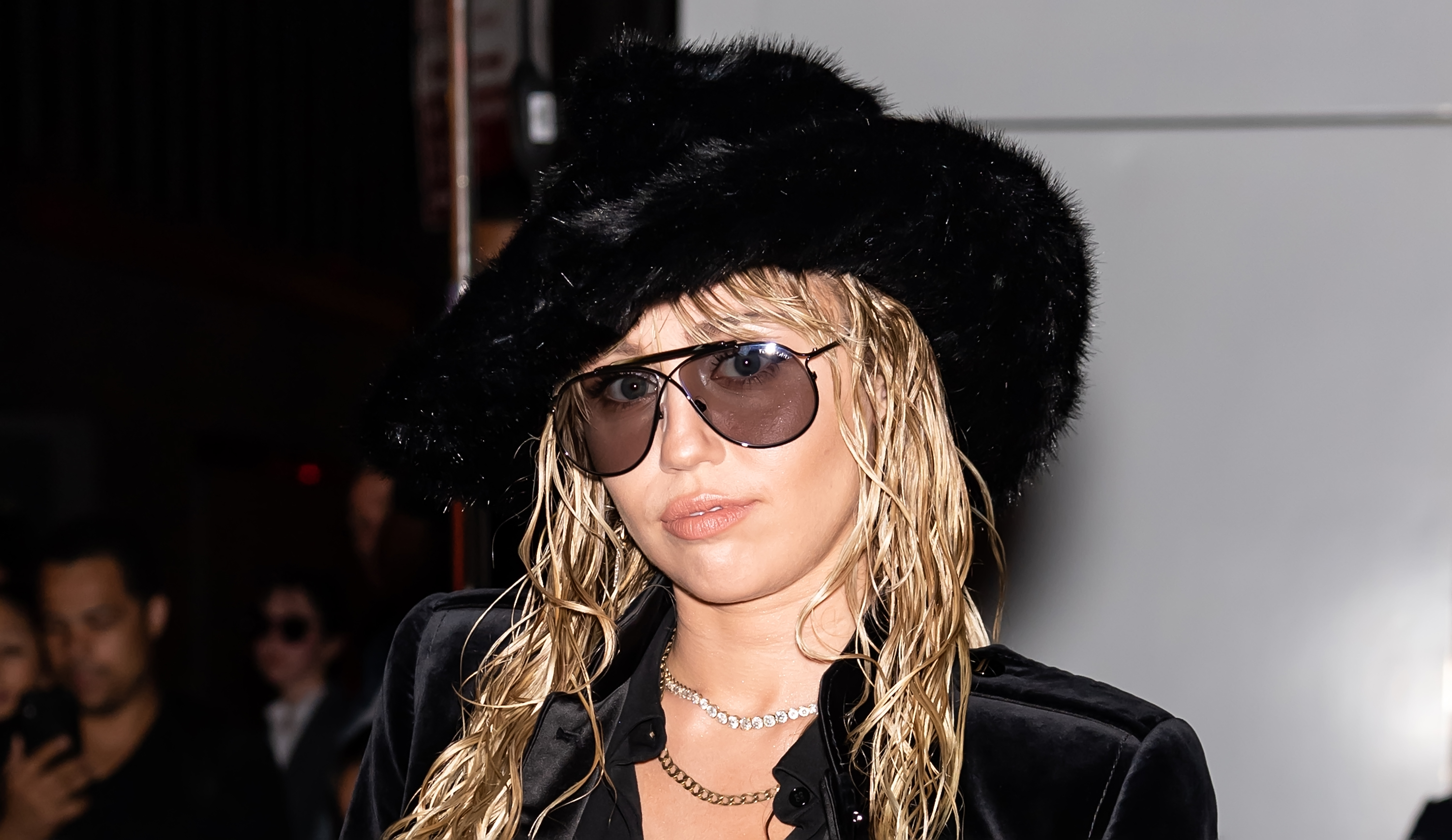 Miley Cyrus wearing a large black hat