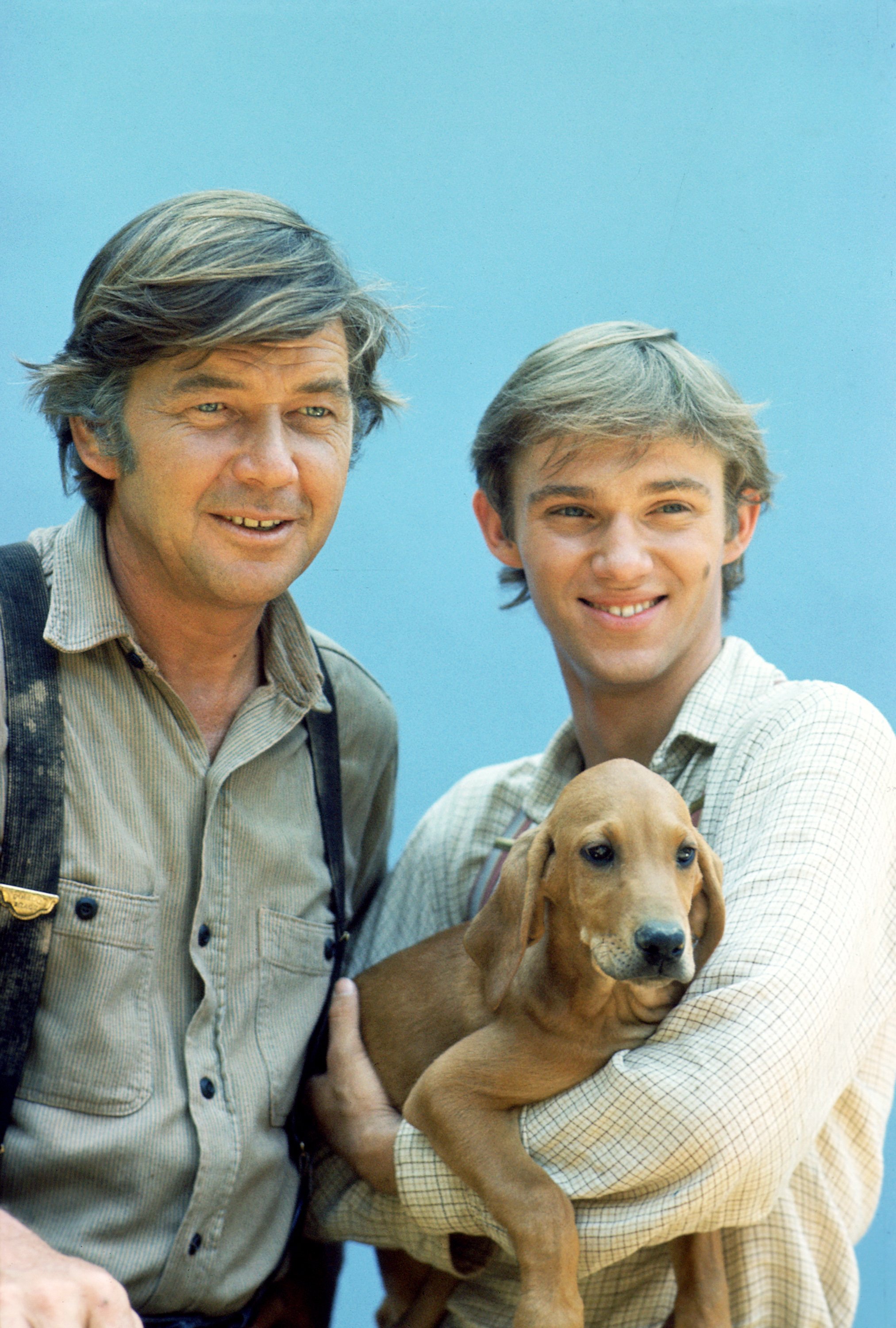 Ralph Waite and Richard Thomas in The Waltons