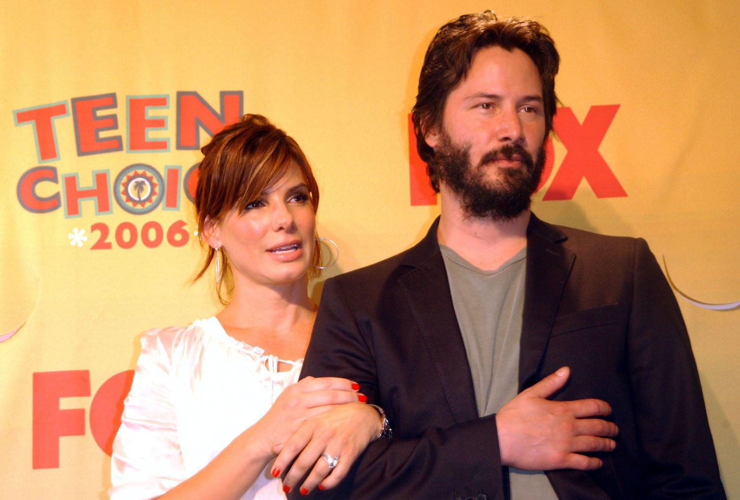 Sandra Bullock and Keanu Reeves win Choice Liplock for The Lake House at the 2006 Teen Choice Awards