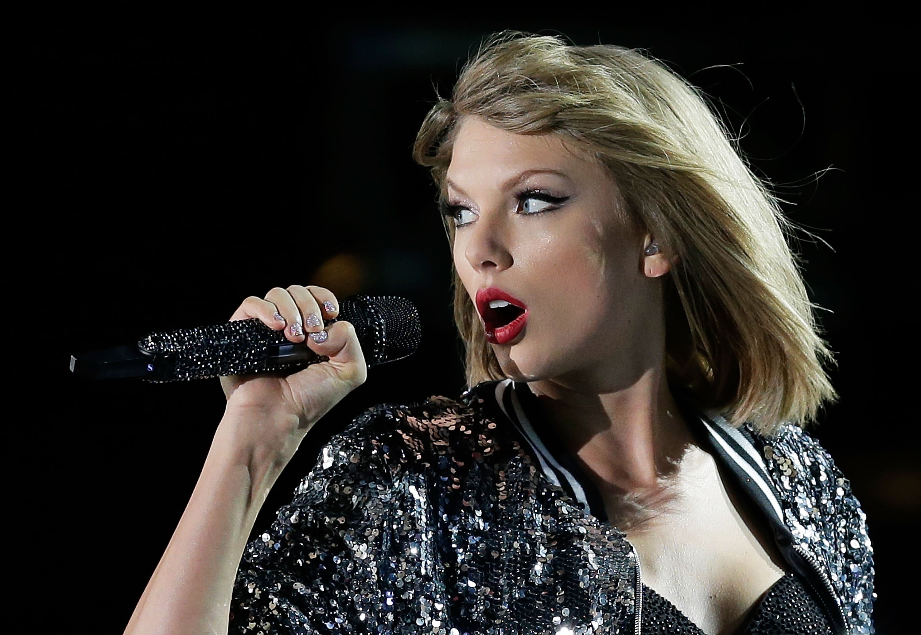 Taylor Swift performs during her '1989' World Tour on November 28, 2015 in Sydney, Australia.