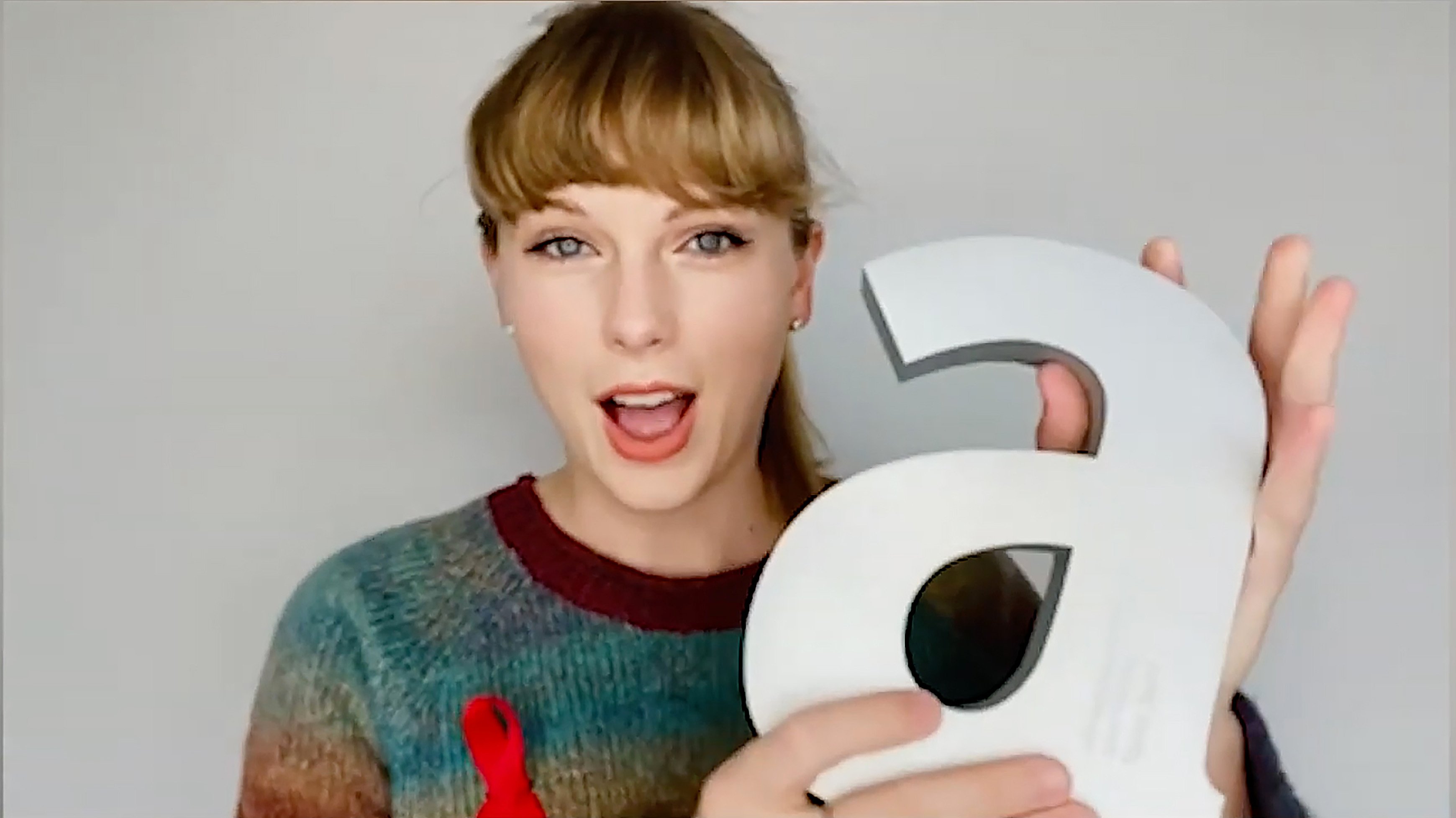 Taylor Swift poses with the Icon Award during the Virgin Atlantic Attitude Awards broadcast on December 01, 2020 in London, England.