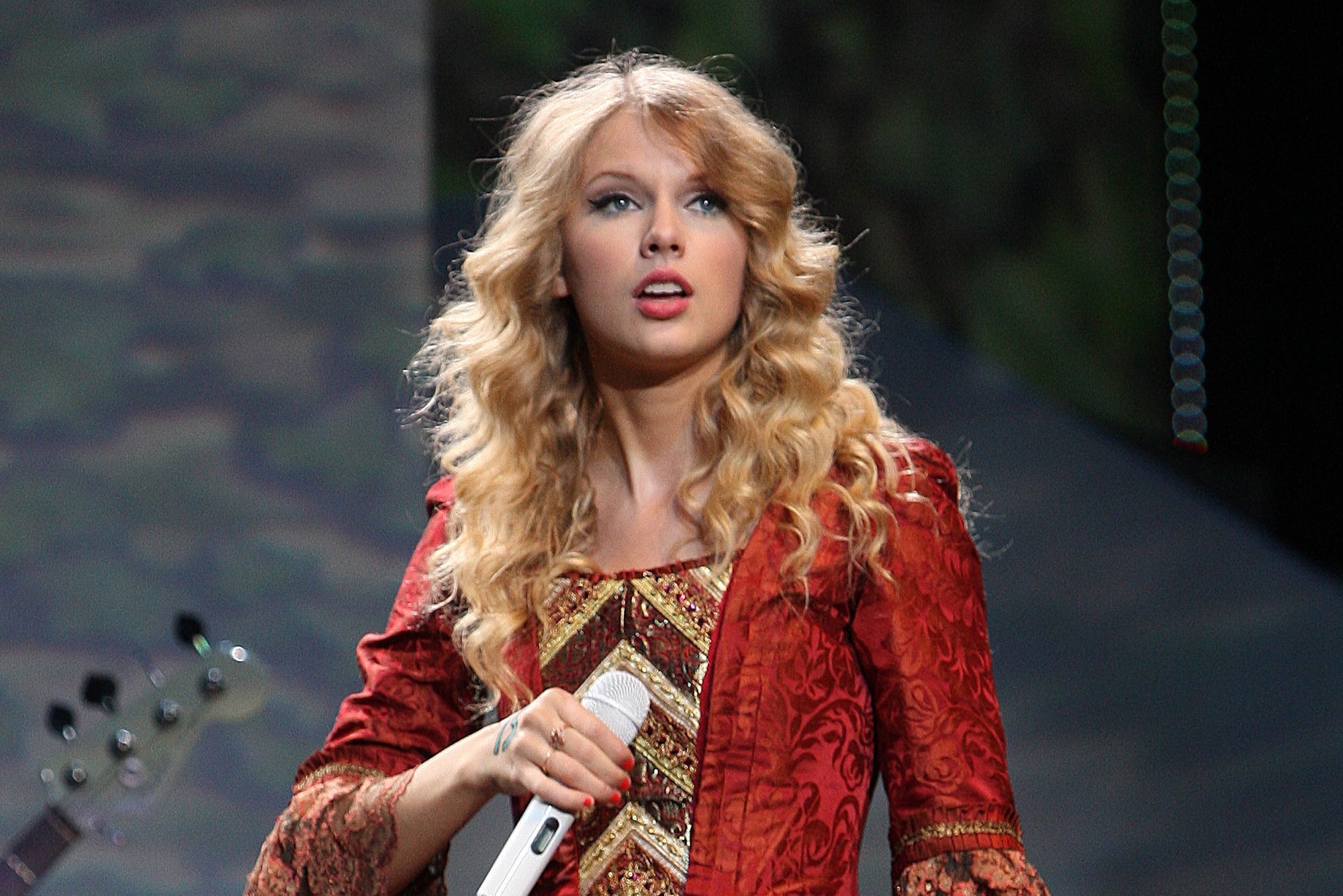 Taylor Swift performs 'Love Story' during the Fearless Tour on August 27, 2009 in New York City.