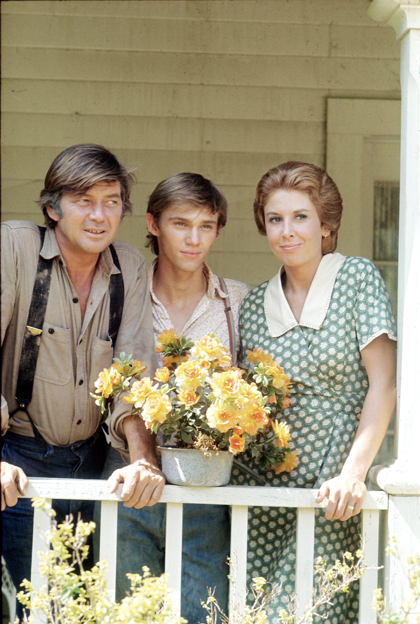 Ralph Waite (as John Walton), Richard Thomas (as John Boy Walton), and Michael Learned (as Olivia Walton)