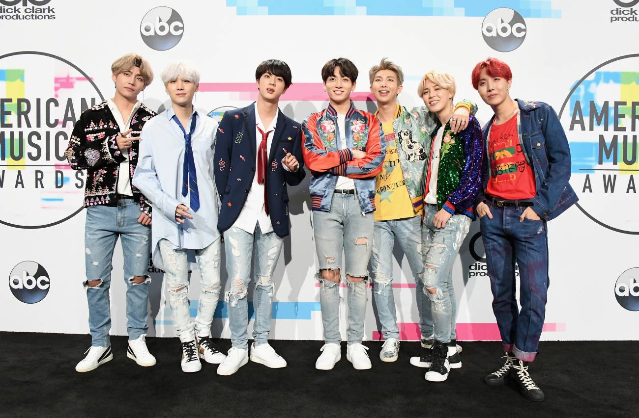 BTS posing on the red carpet