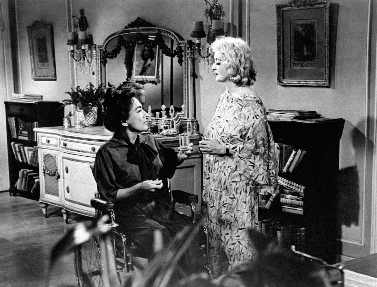Joan Crawford and Bette Davis in a scene of the movie 'Whatever Happened to Baby Jane?' 