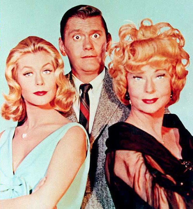 Elizabeth Montgomery, Dick York, and Agnes Moorehead in a promotional photo for 'Bewitched'